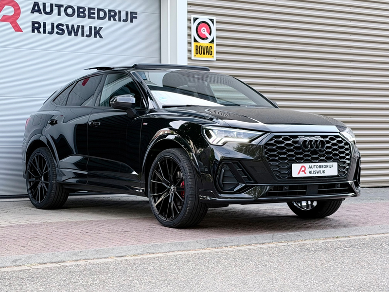 Audi Q3 SPORTBACK 35 TFSI S Edition Competition Pano/Keyle — photo 9