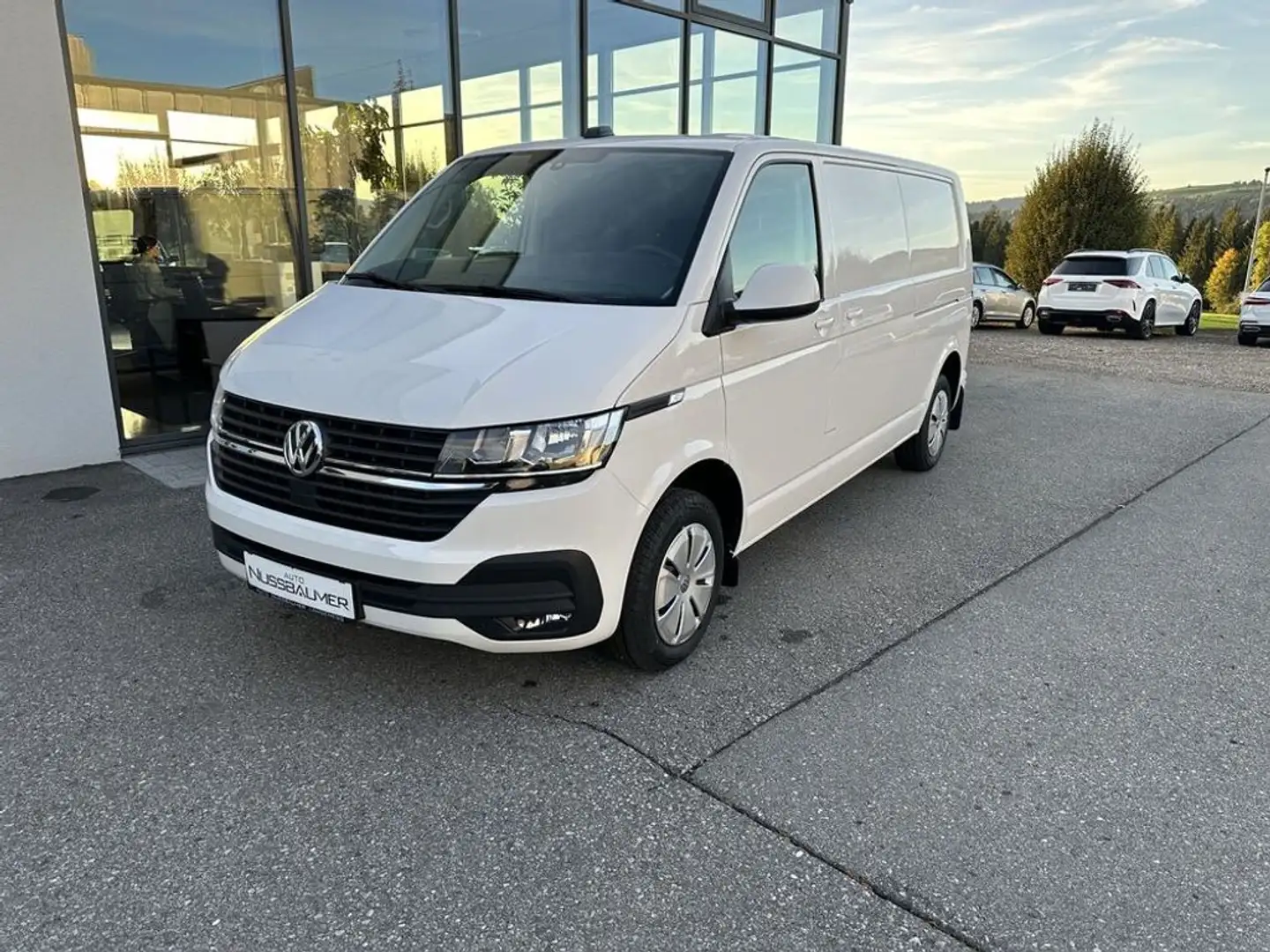 Volkswagen T6.1 Transporter Kasten LR TDI Klima AHK linke Schiebetür NSW Weiß - 2