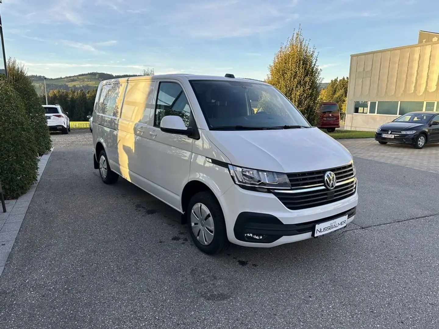 Volkswagen T6.1 Transporter Kasten LR TDI Klima AHK linke Schiebetür NSW Weiß - 1