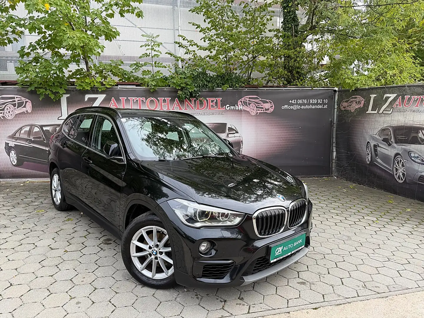 BMW X1 sDrive18i Advantage I1BesitzINaviIHead-Up-Displ... Schwarz - 1