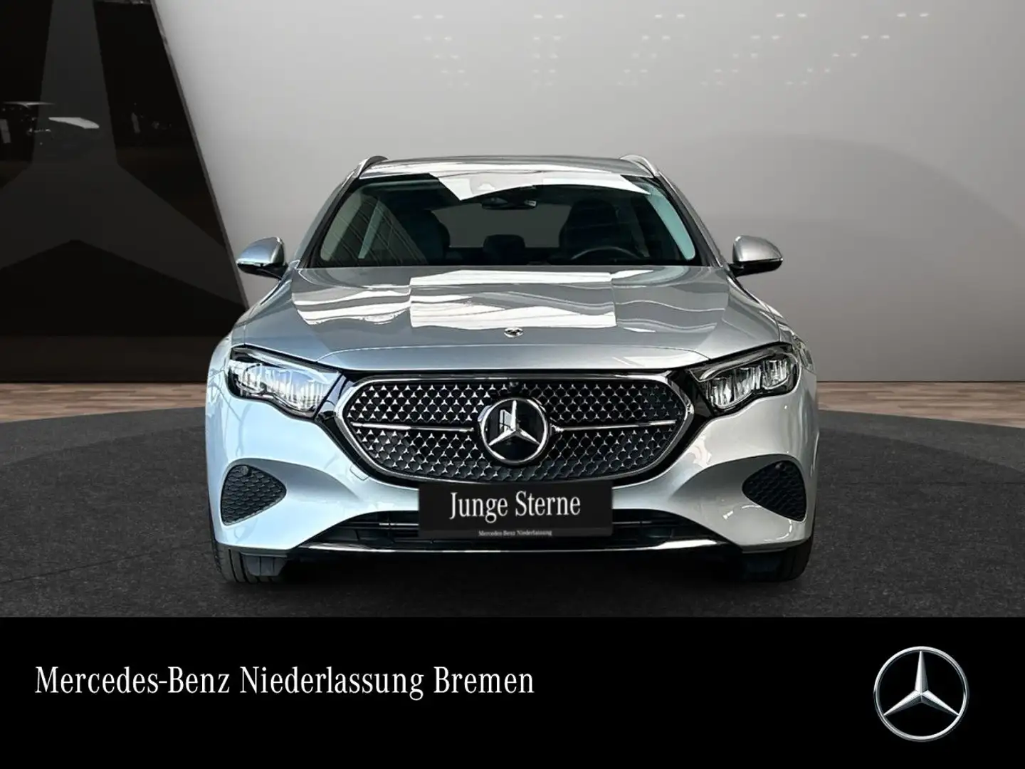 Mercedes-Benz E 220 d T Avantgarde Fahrass Distr. LED AHK Kamera Silber - 1