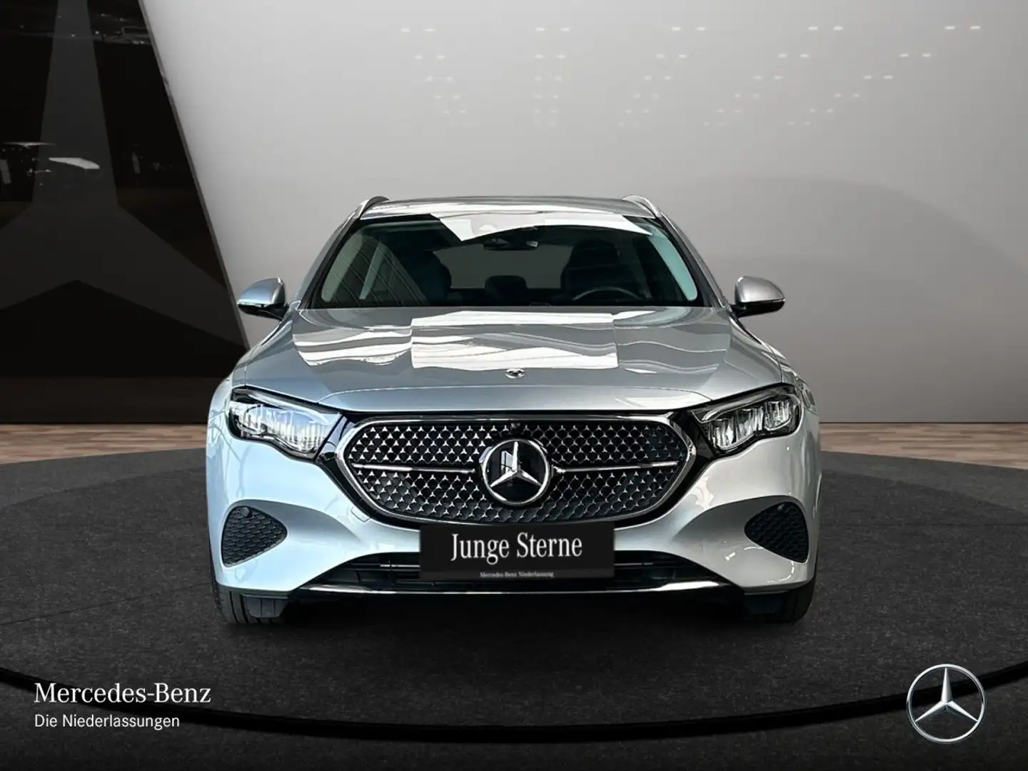 Mercedes-Benz E 220 d T Avantgarde Fahrass Distr. LED AHK Kamera Silber - 2