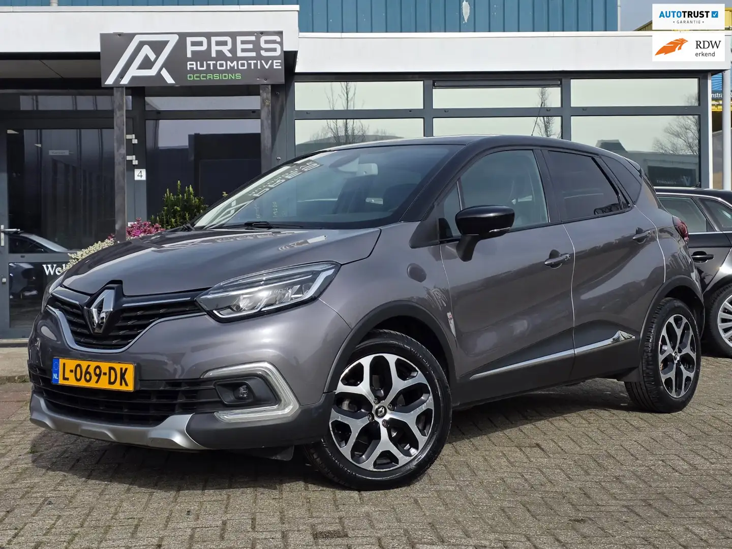 Renault Captur 1.3 TCe Intens |AUTOMAAT|PANO|CLIMA|CRUISE Grau - 1