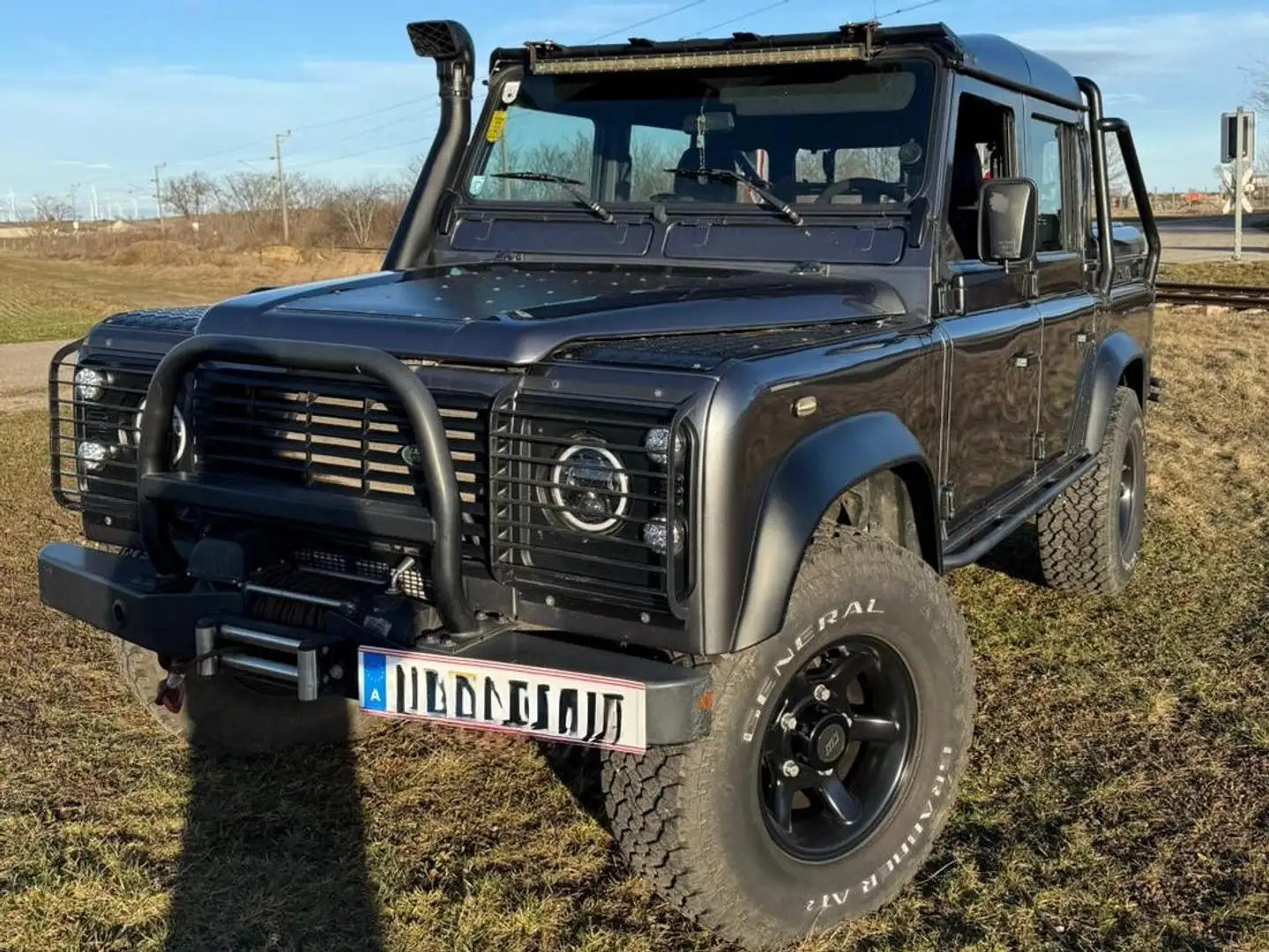 Land Rover Defender Defender 110" TD5 Crew Cab 2,5 TD Grau - 1