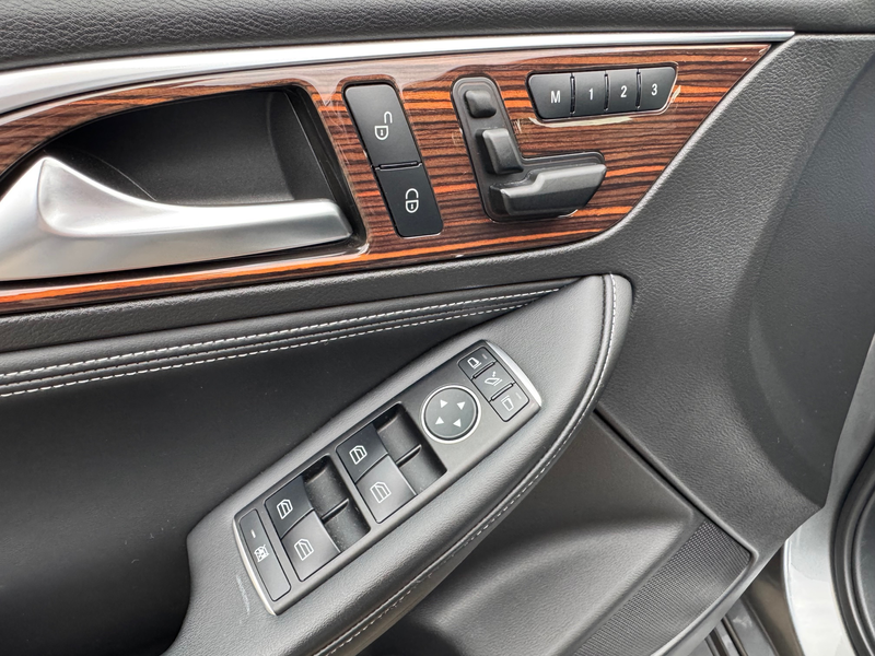 Infiniti Q30 1.6t 115kW Luxe — photo 13