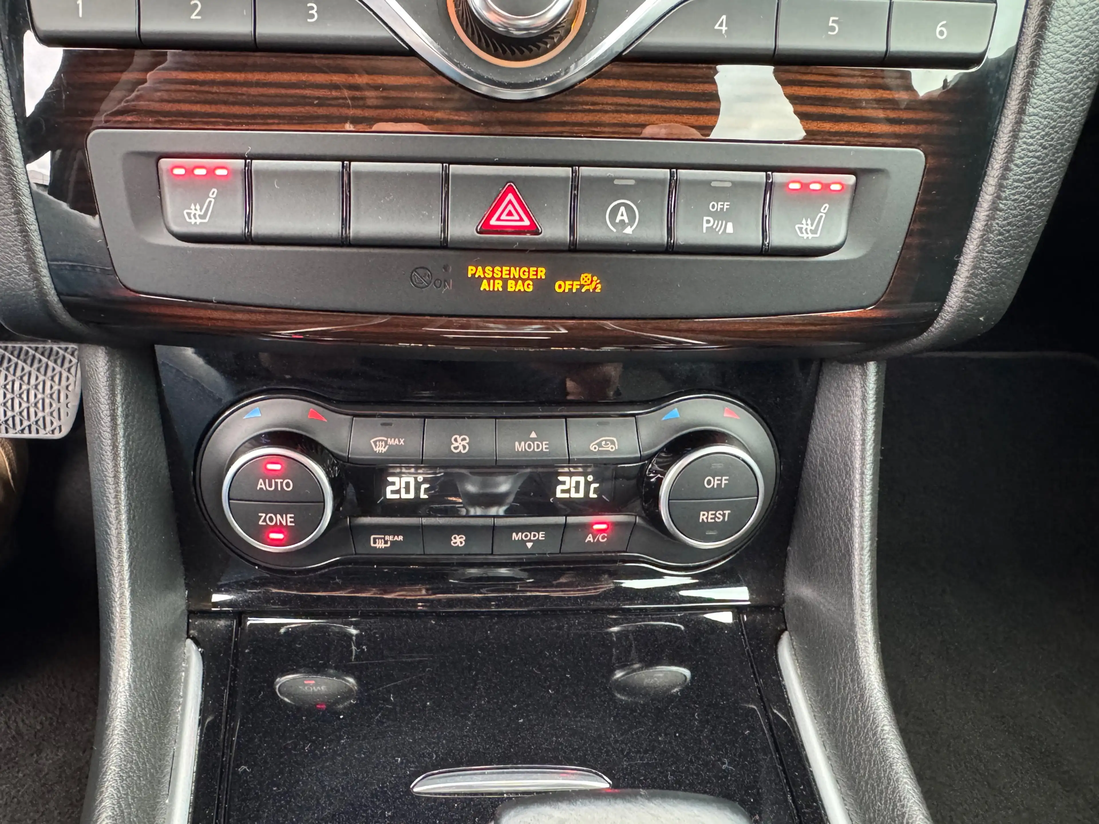 Infiniti Q30 1.6t 115kW Luxe — photo 6