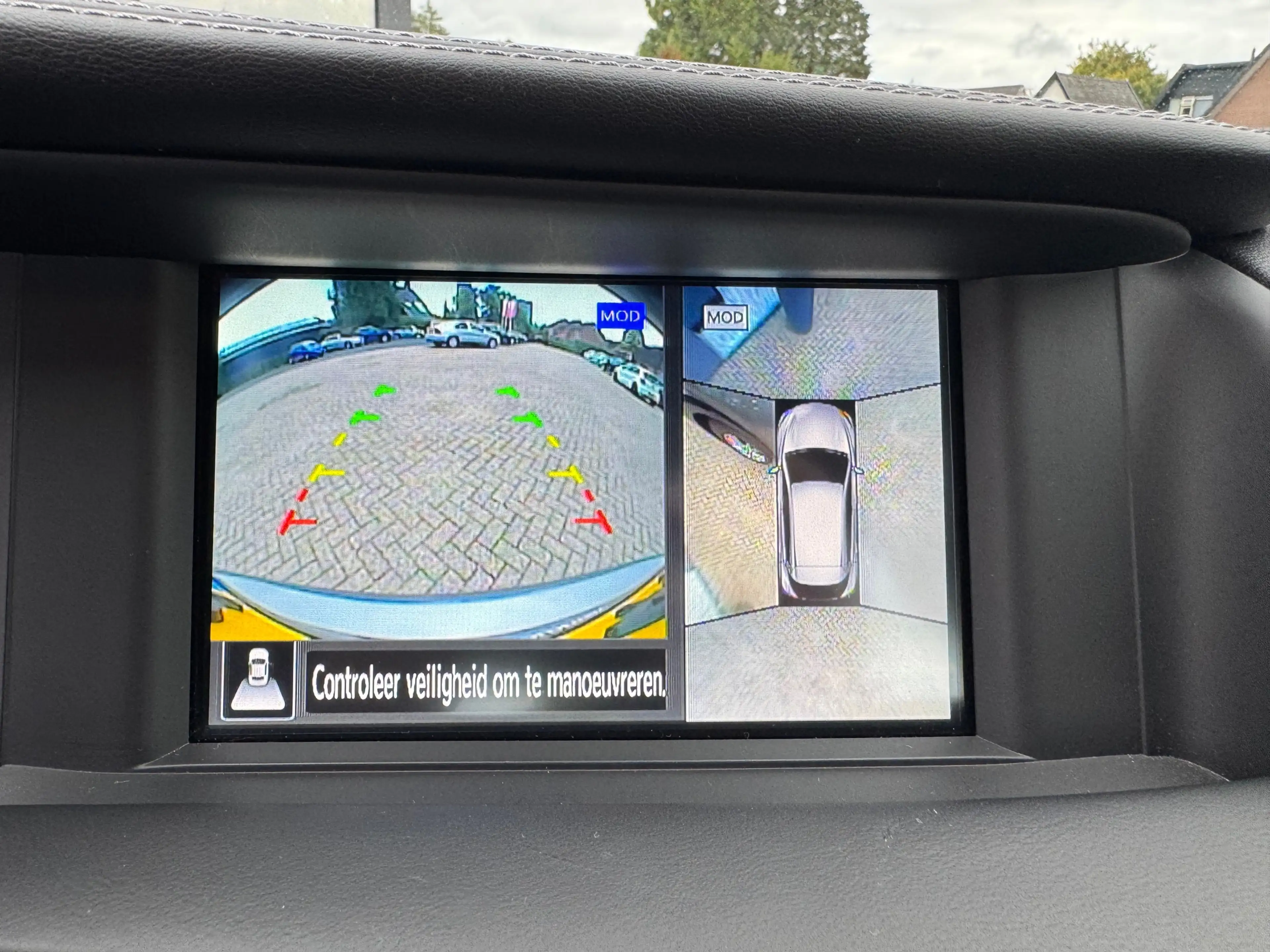 Infiniti Q30 1.6t 115kW Luxe — photo 4