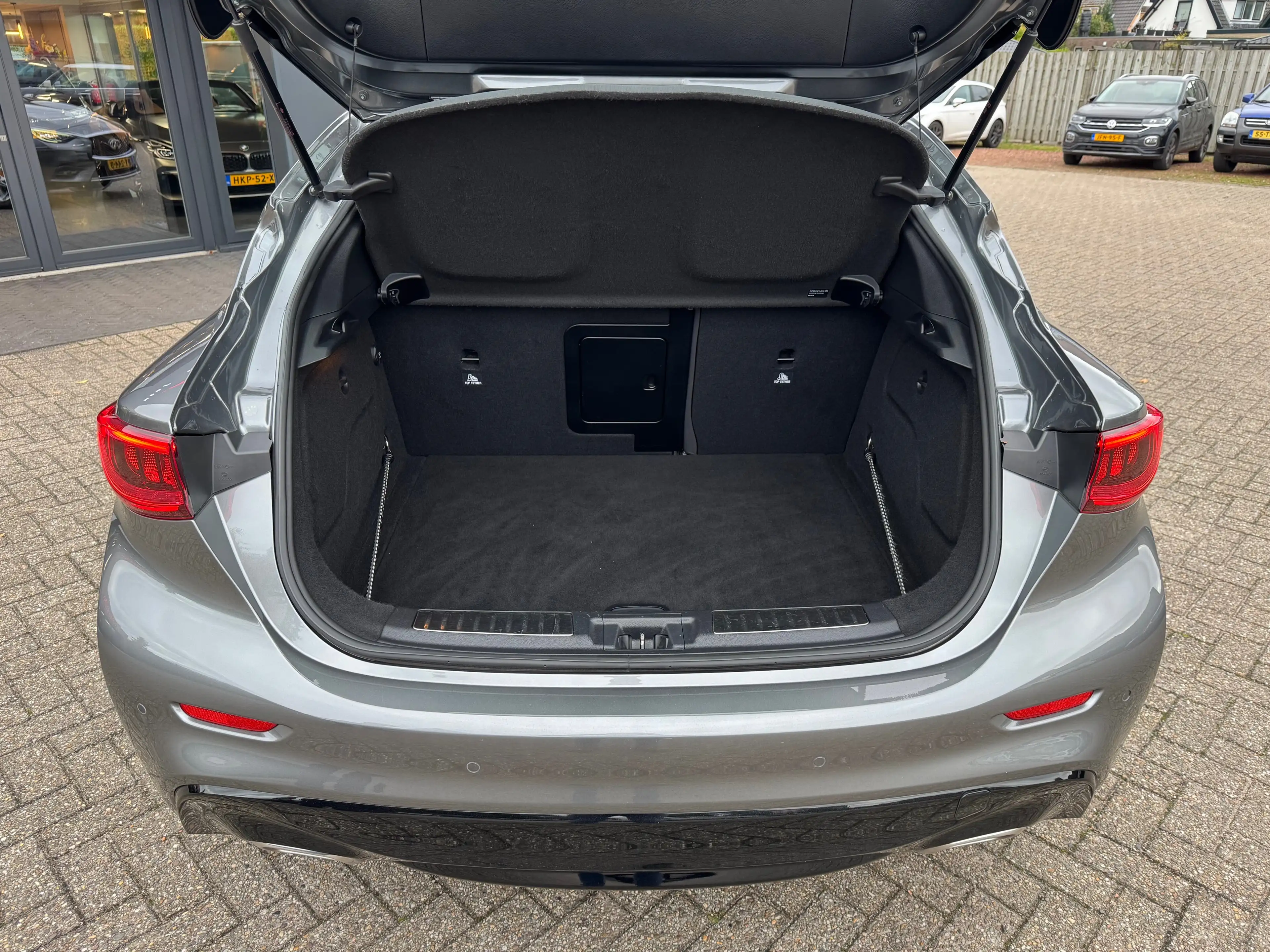 Infiniti Q30 1.6t 115kW Luxe — photo 12