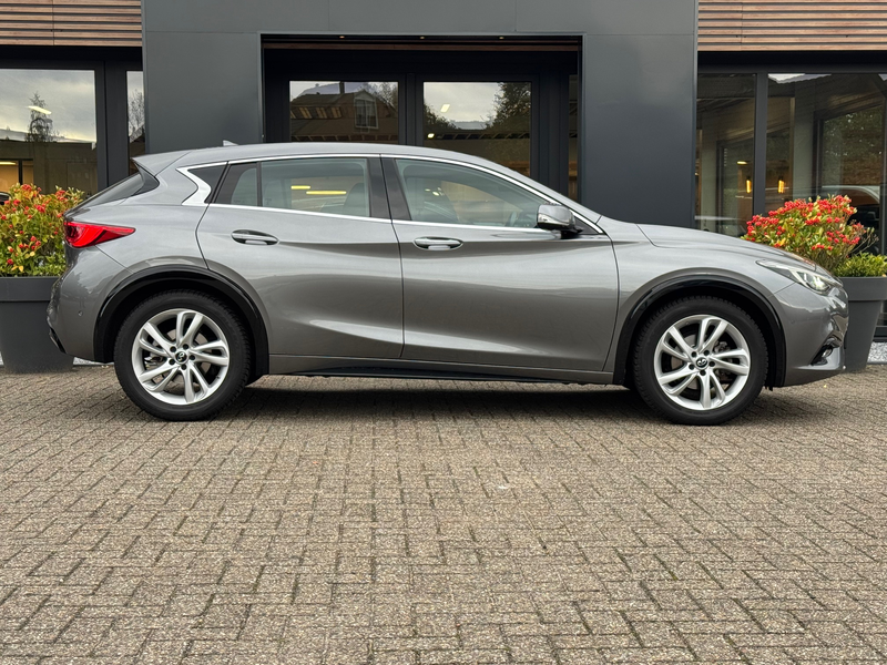 Infiniti Q30 1.6t 115kW Luxe — photo 8