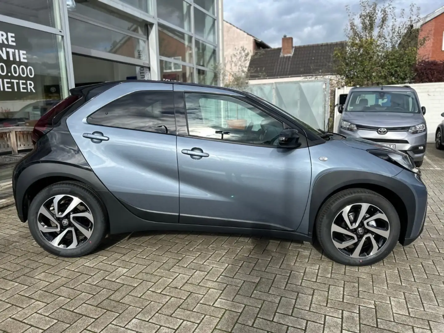 Toyota Aygo X 1,0l Teamplayer RFK DAB SHZ Spurhalteass. Apple Ca Šedá - 2