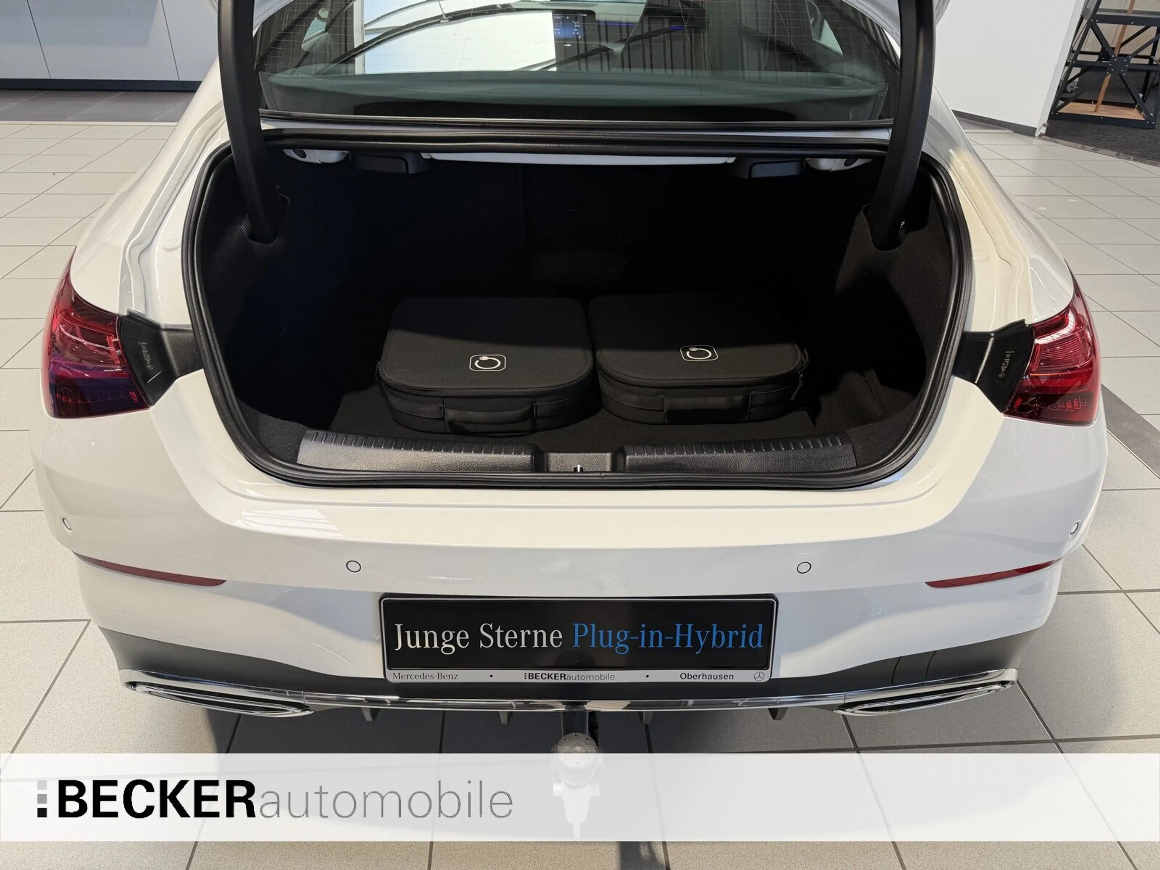 Mercedes-Benz CLA 250 CLA 250 e Coupè AMG PANO 360° AHK FAHRASSISTENZ — photo 11