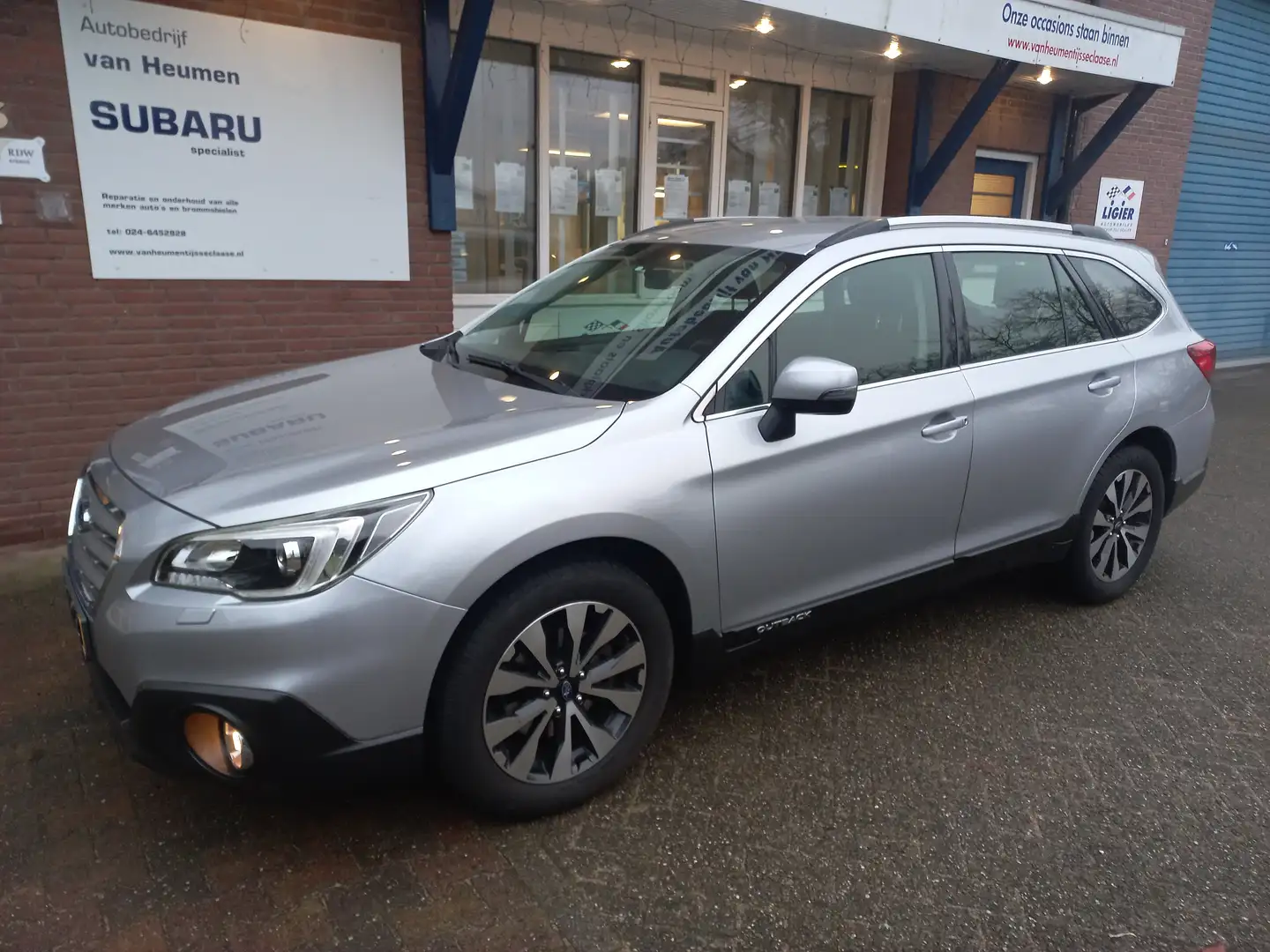 Subaru OUTBACK 2.5i  AWD Eye Sight Stříbrná - 2