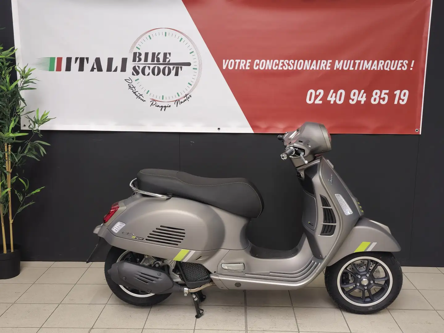 Vespa GTS 125 Gri - 1