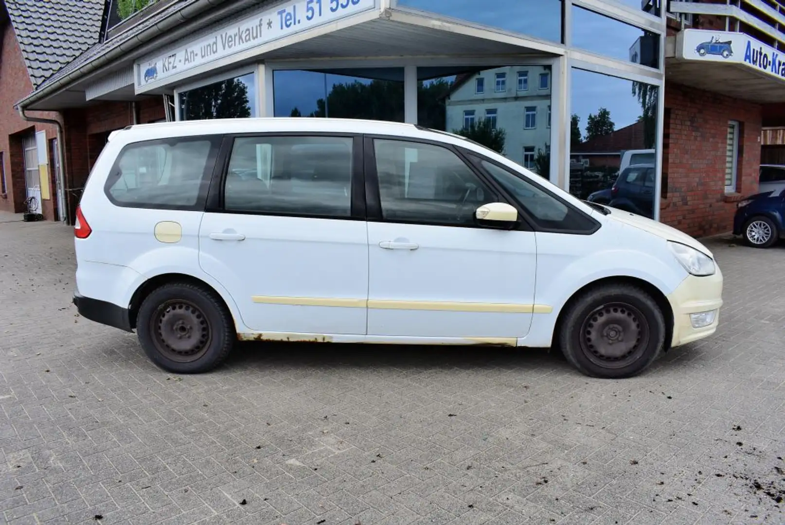 Ford Galaxy 2.0 TDCi DPF Aut. Trend 7-Sitzer Teilleder Klimatr Blanc - 2