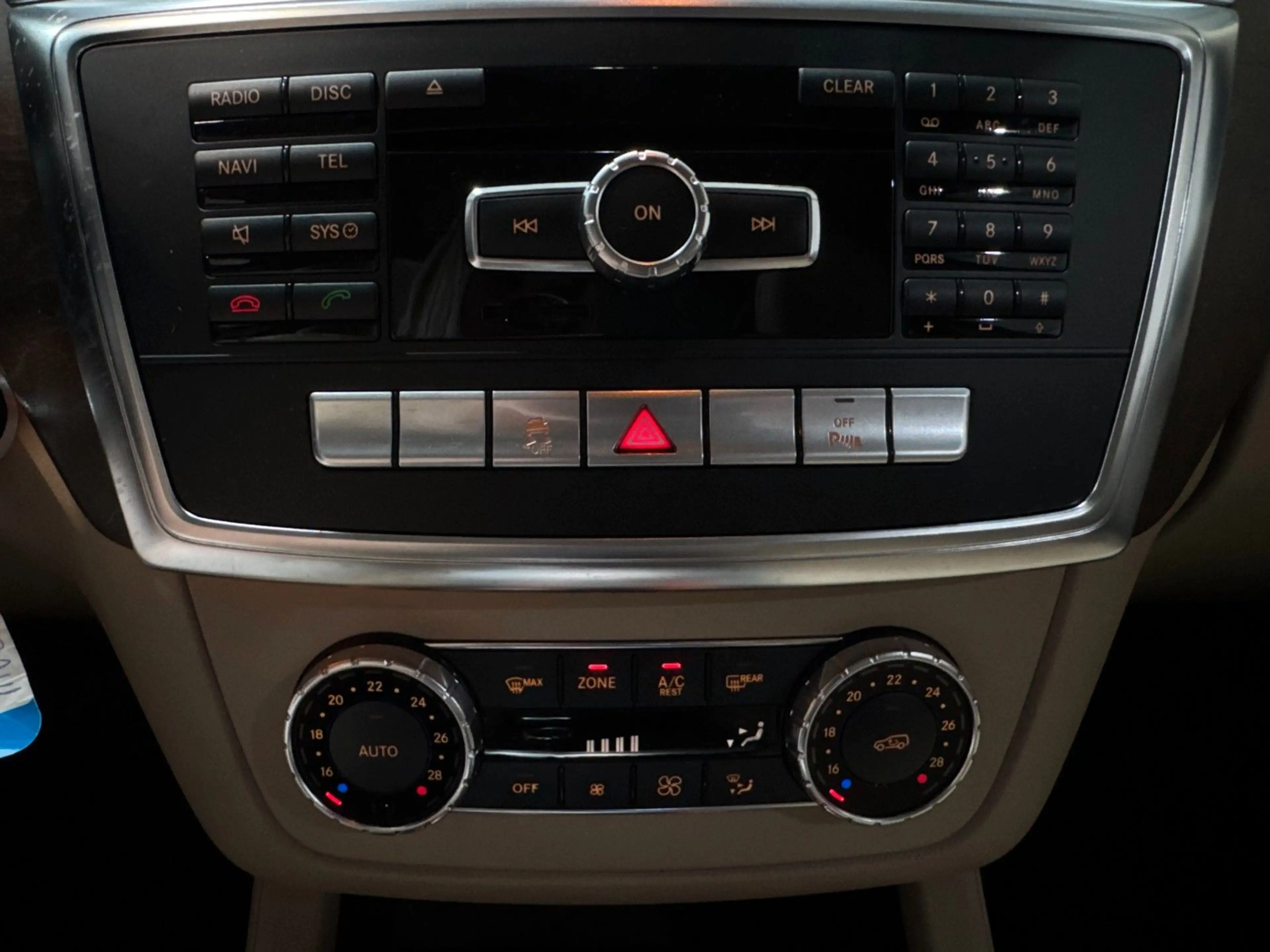 Mercedes-Benz ML 350 BlueEfficiency/PANO/360GRAD/NAVI/ — photo 14