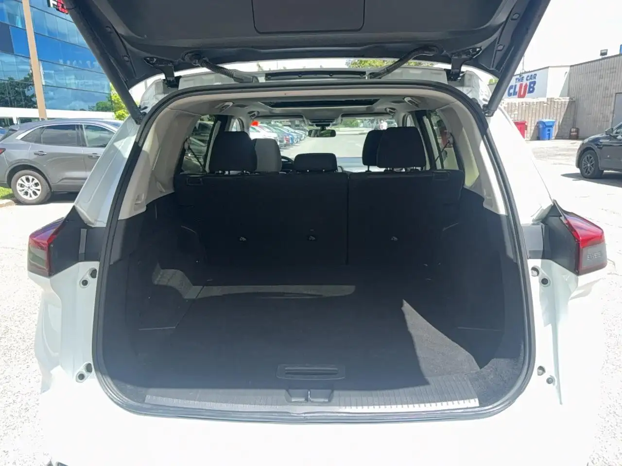 Nissan Rogue снимка Nissan Rogue