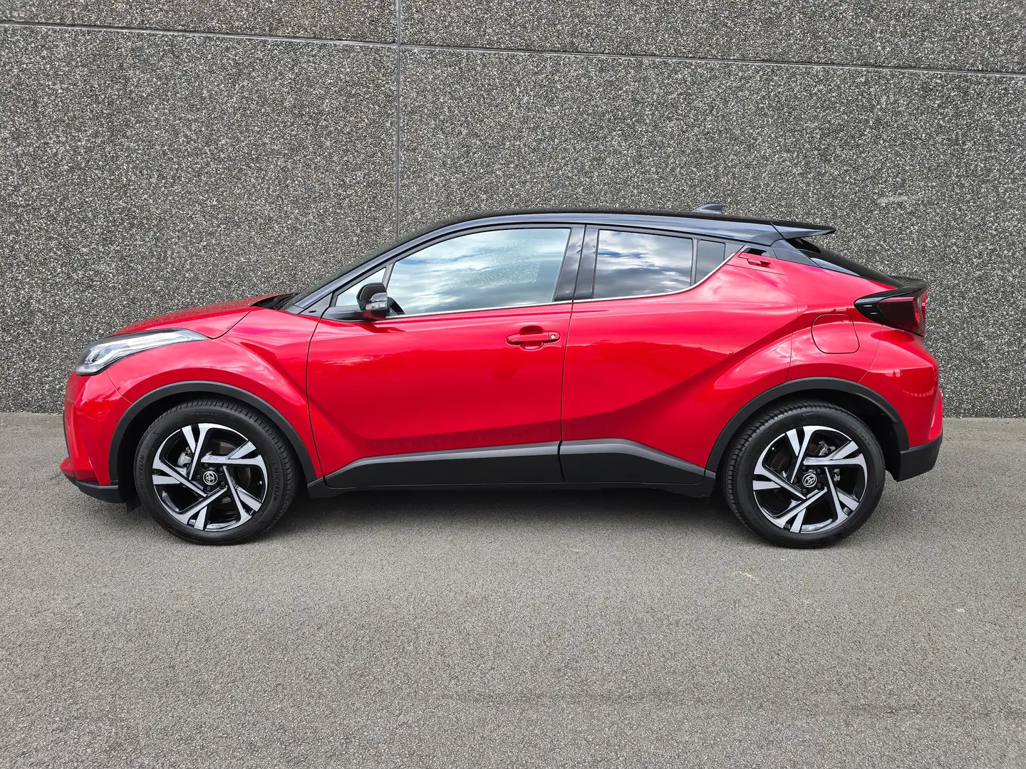 Toyota C-HR C-HR 1.8 Hybrid VVT-i  BI-TONE C-LUB Editie.. Rouge - 2