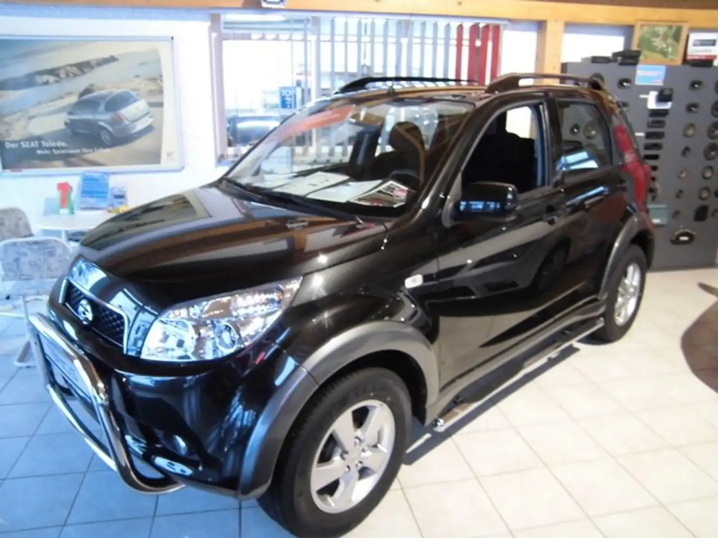 Daihatsu Terios 1.5 Top S 4WD / 4x4 / Expedition Zwart - 1