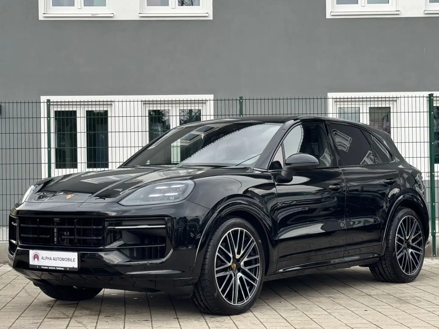 Porsche Cayenne Basis Schwarz - 1