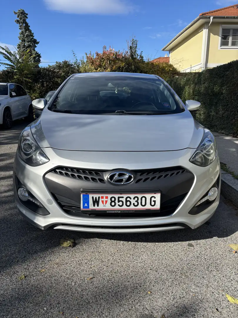 Hyundai i30 Coupe 1,4 CRDi Europe Silber - 1