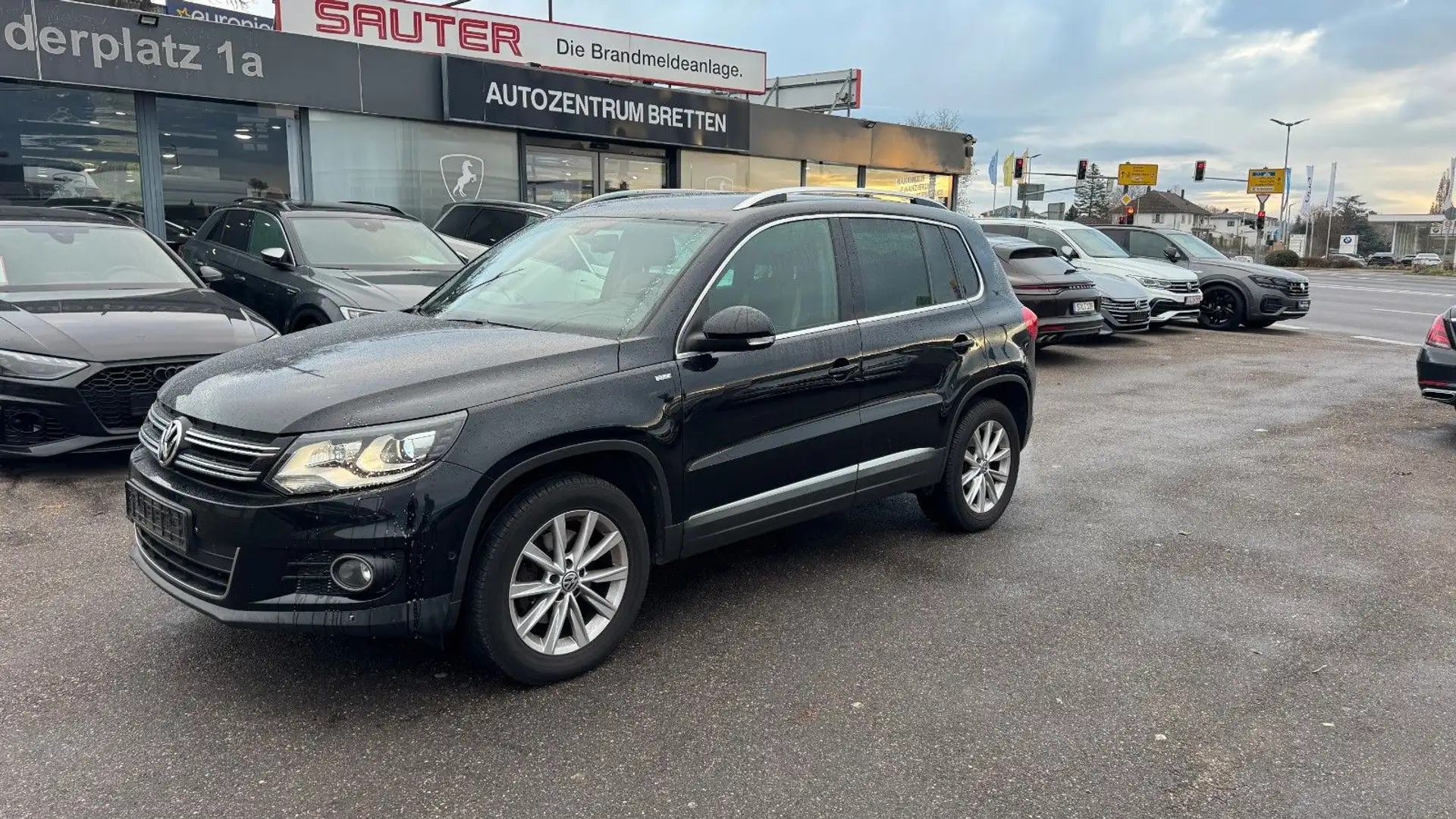 Volkswagen Tiguan Life 2.TDI BMT 4Motion*DSG*Bi-Xenon*Pano Noir - 2