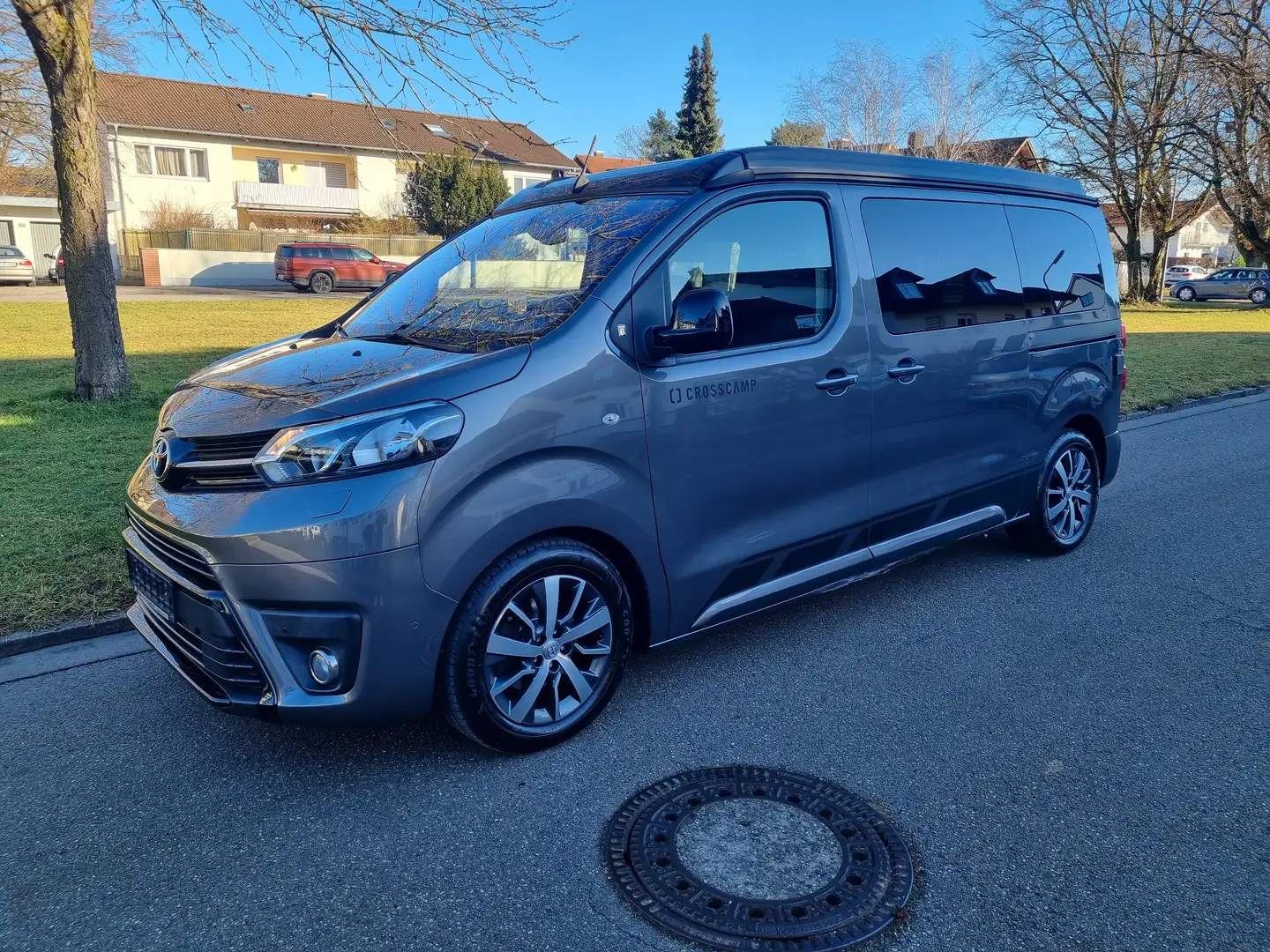Toyota Proace CrossCamp 2.0 Aut 180PS * NUR 64.000KM! * Gris - 2