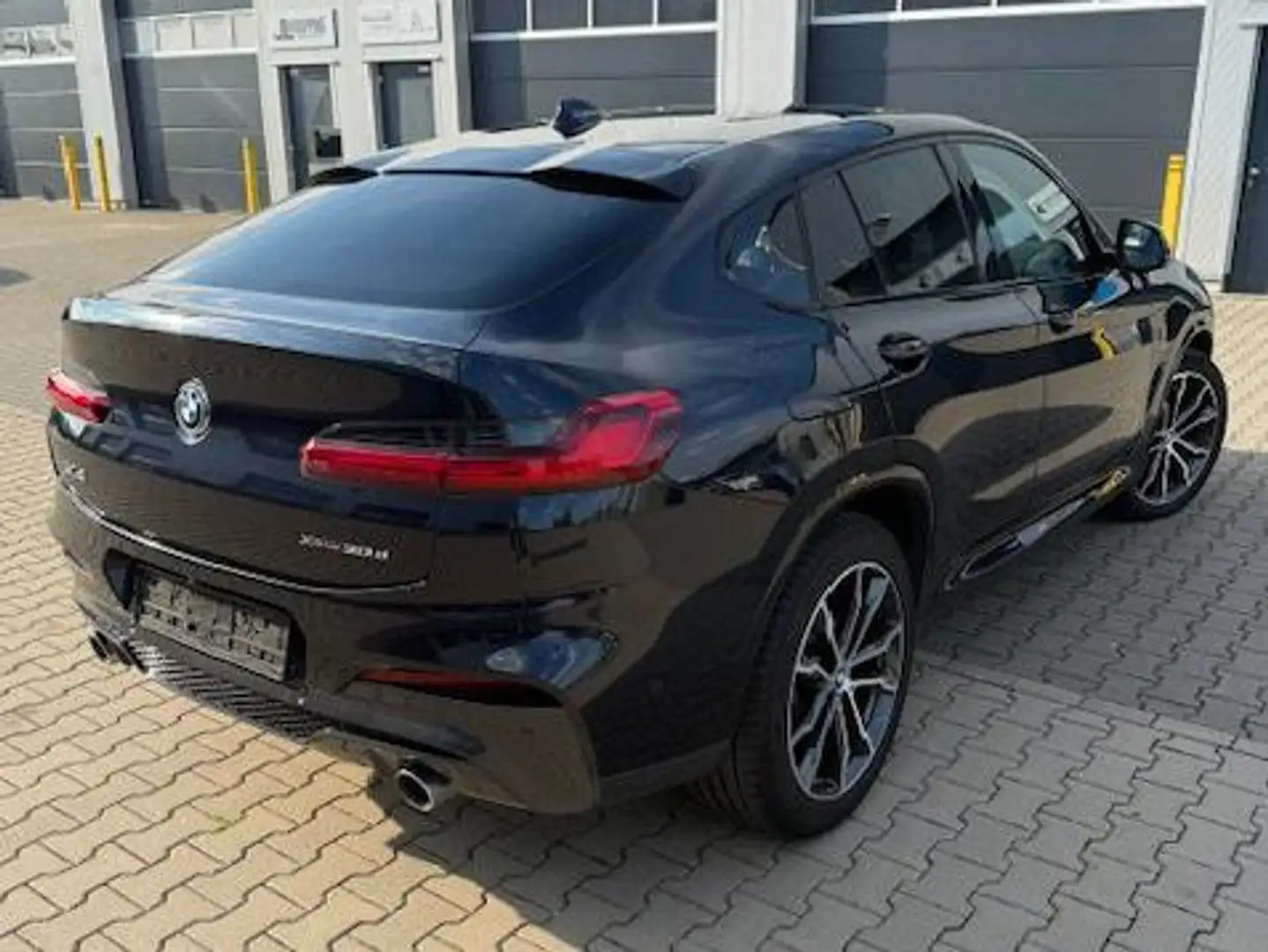 BMW X4 X4 xDrive30d Aut. xLine Schwarz - 2