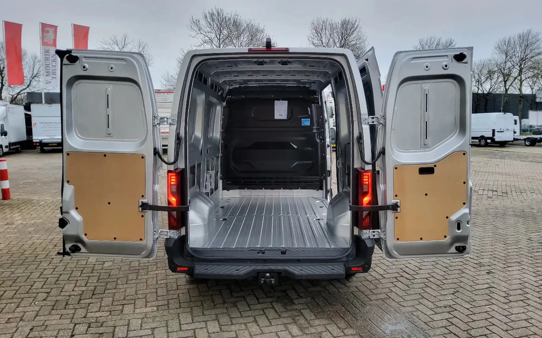Renault Master 170.35 EURO 6 L2H2 GESLOTEN GRIJS METALLIC - TREKH Zilver - 2