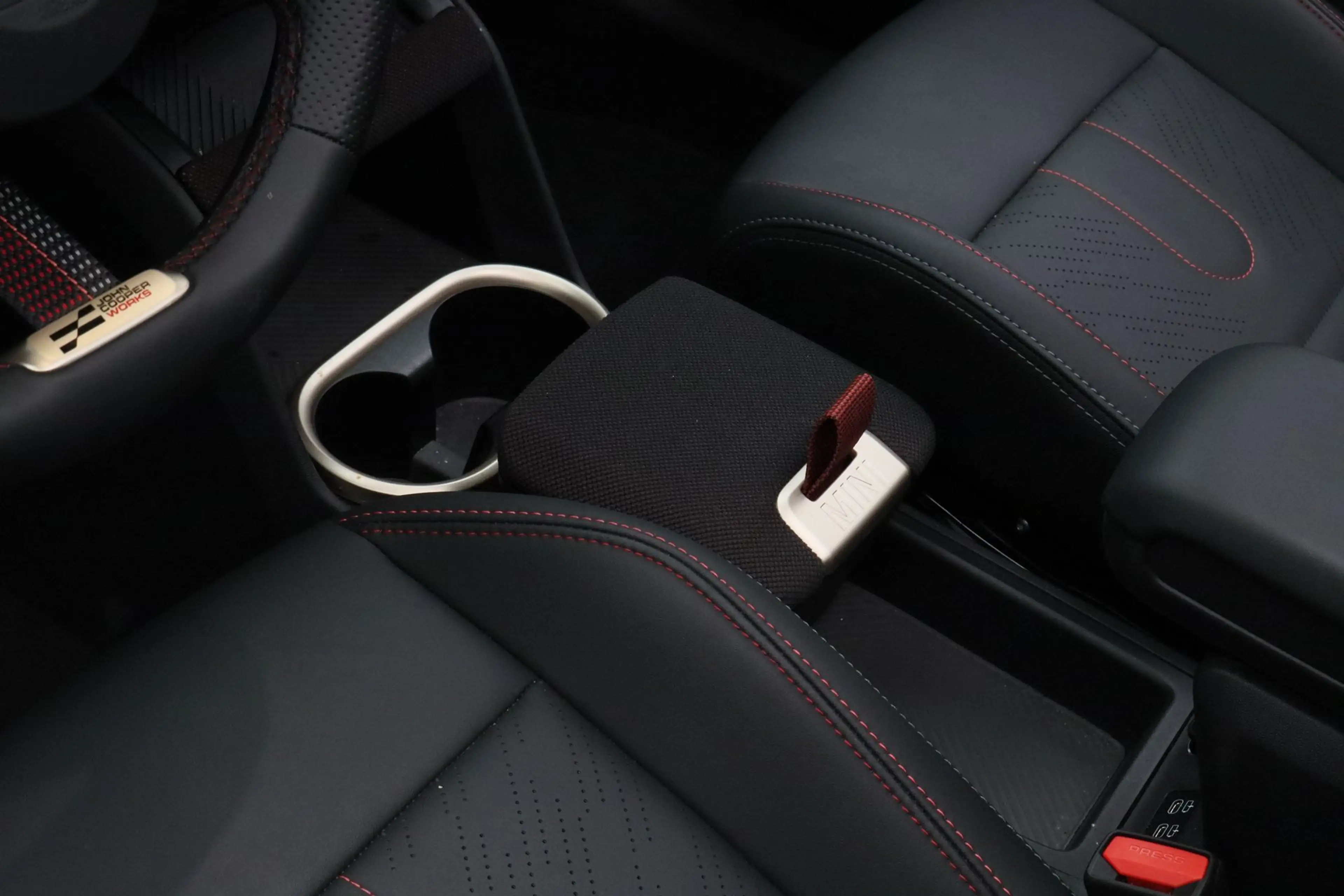 MINI John Cooper Works Countryman 2.0 S ALL4 JCW Trim | Pakket XL | Elektrische Vers — photo 9