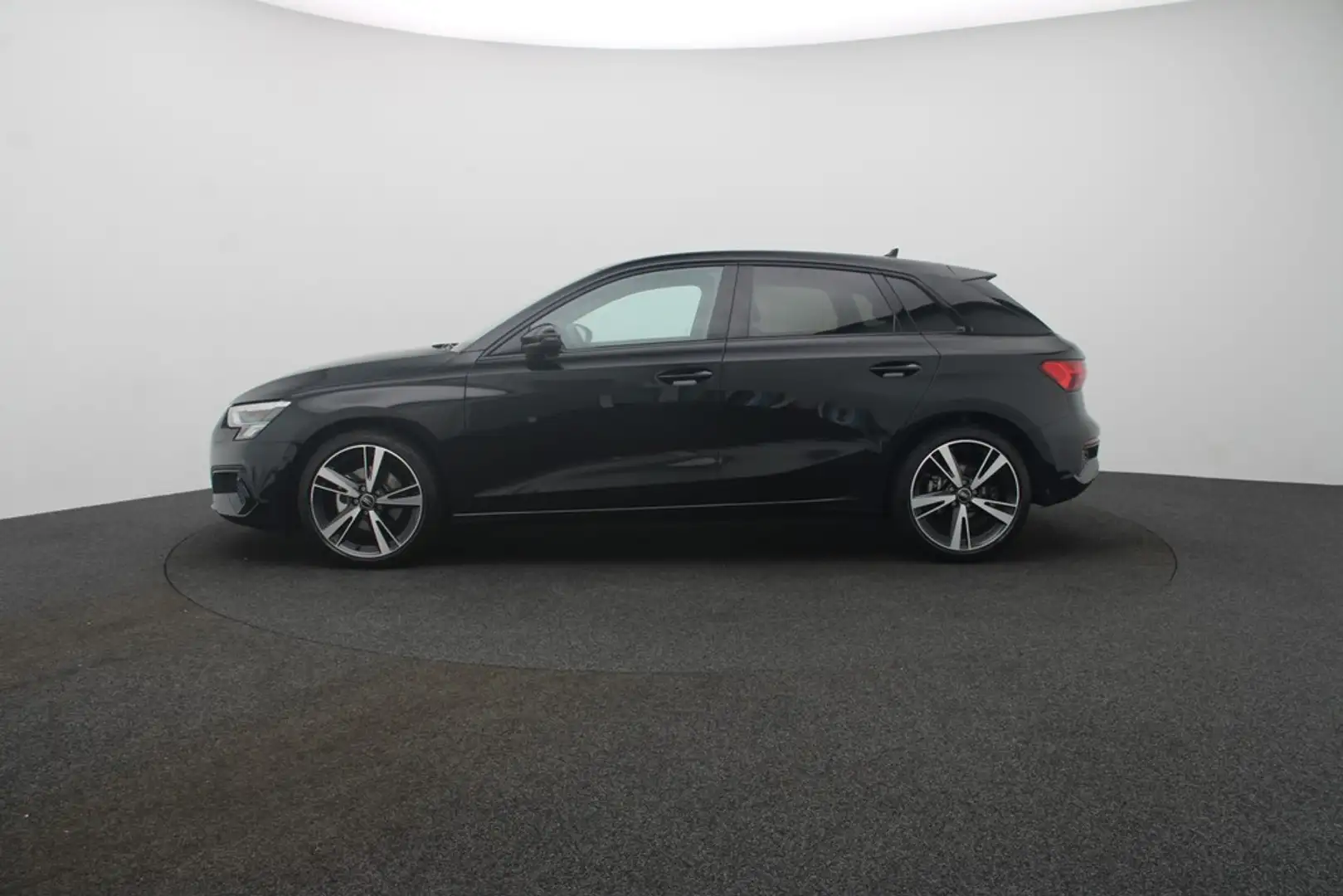 Audi A3 Sportback 35 TFSI . Virt.Cockpit LED Navi Чёрный - 2