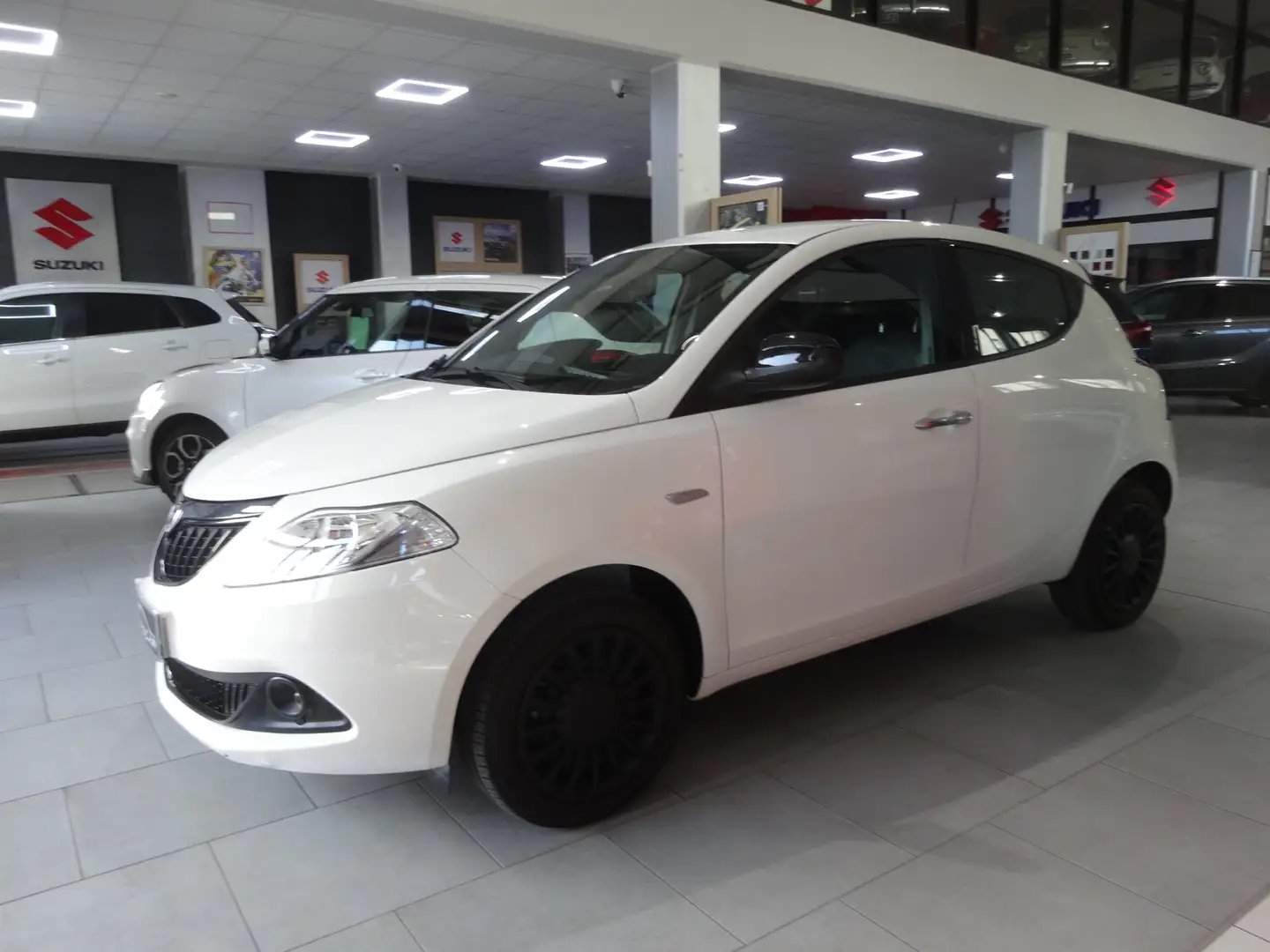 Lancia Ypsilon 1.0 firefly hybrid Silver S&S''SOLO 6.700 KM'' Bianco - 2