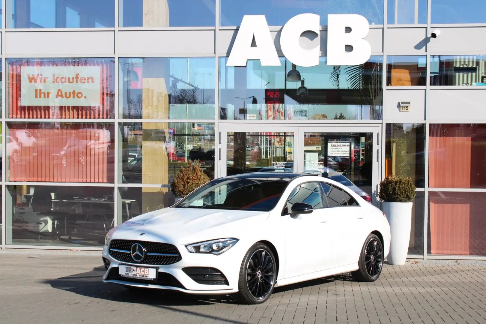 Mercedes-Benz CLA 200 AMG-Line Pano Night-P. Distr. MBUX LED Blanco - 1