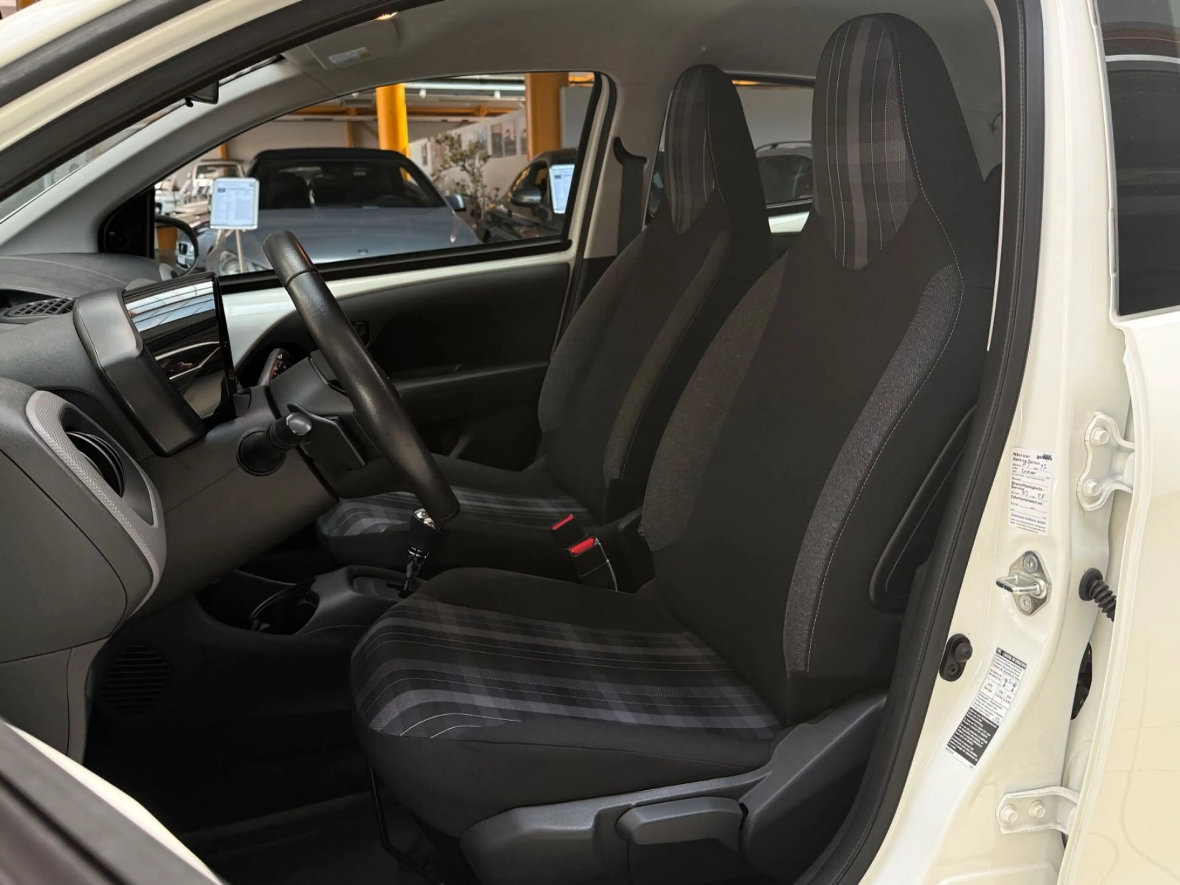 Peugeot 108 Active|Automatik|Klima|MFL|Bluetooth — photo 11