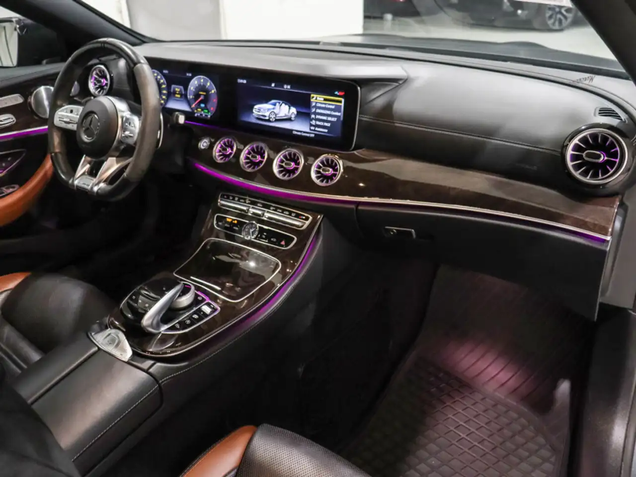 Mercedes-Benz E-Class снимка Mercedes-Benz E-Class