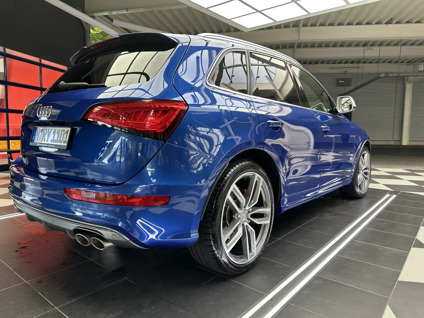 Audi SQ5 3.0 TDI quattro, Panorama, Standheizung, R21, B&O Blau - 2