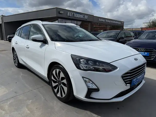 Ford Focus view 3