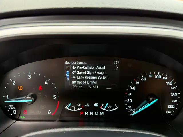 Ford Focus view 20