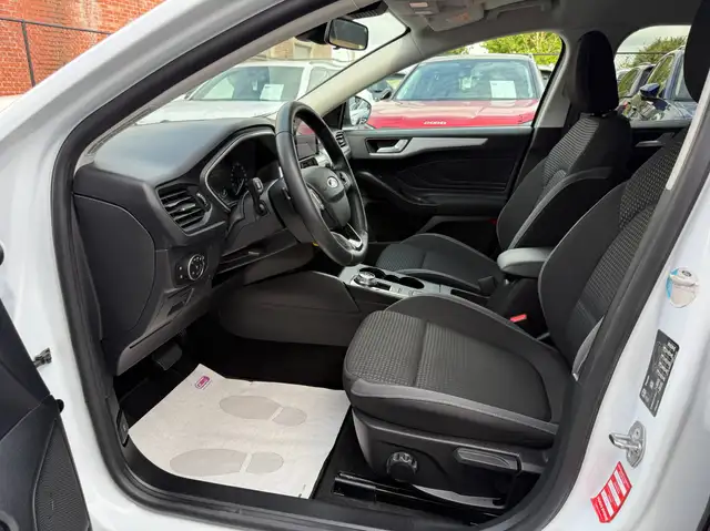 Ford Focus view 13