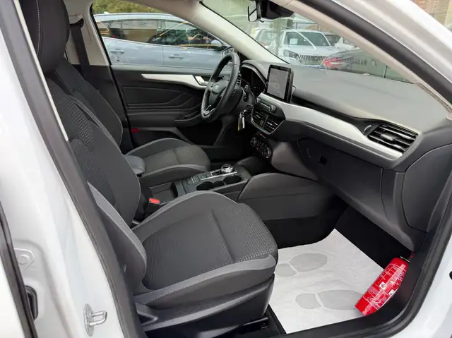 Ford Focus view 28