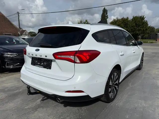 Ford Focus view 5