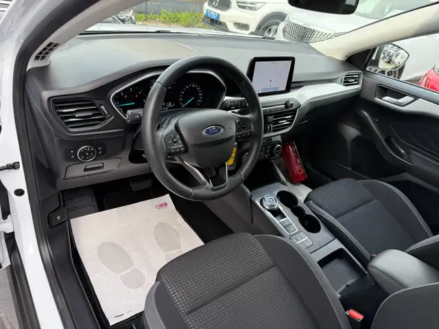 Ford Focus view 14