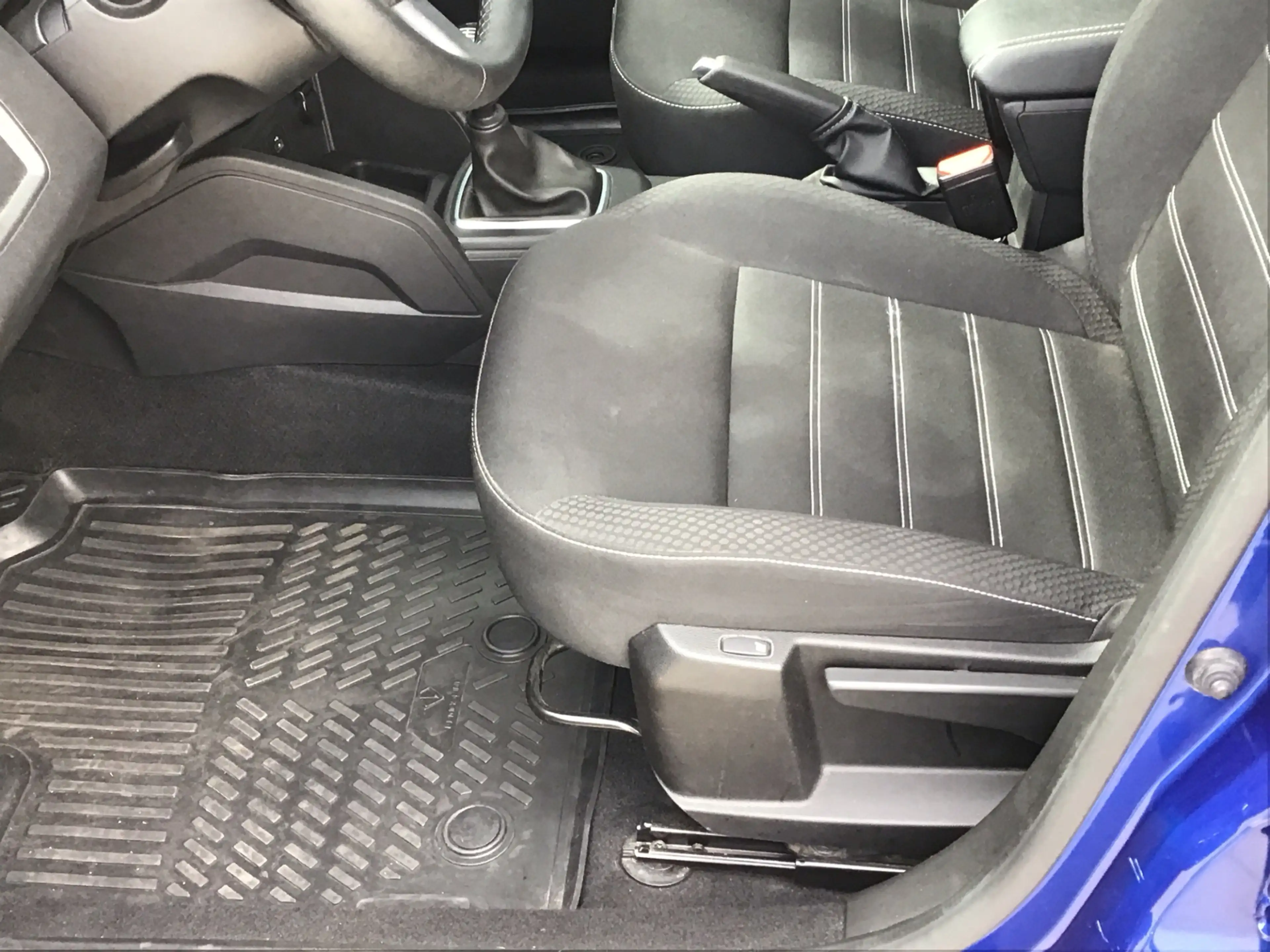Dacia Duster TCe 130  Comfort  SHZ LED — photo 6