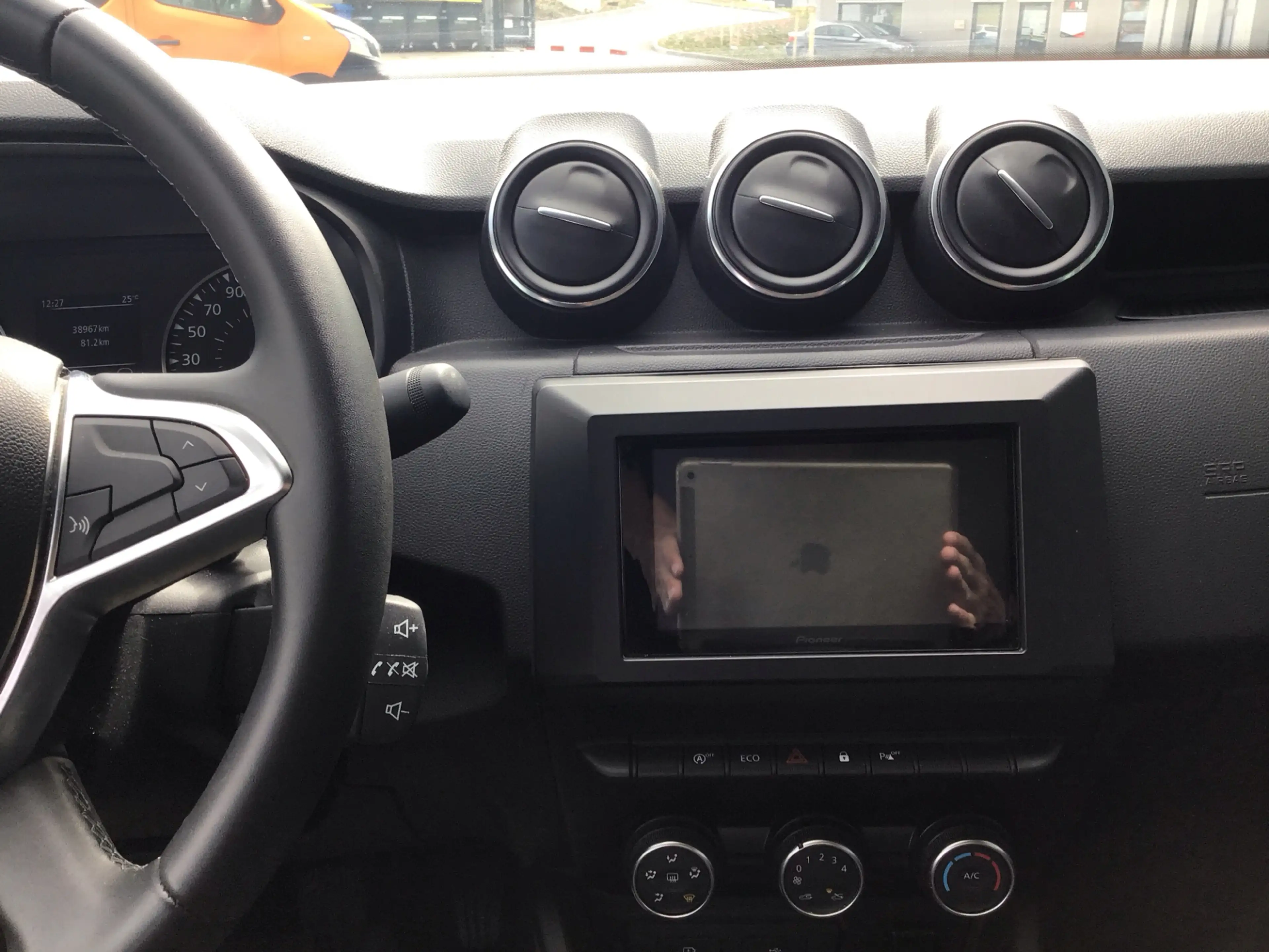 Dacia Duster TCe 130  Comfort  SHZ LED — photo 9