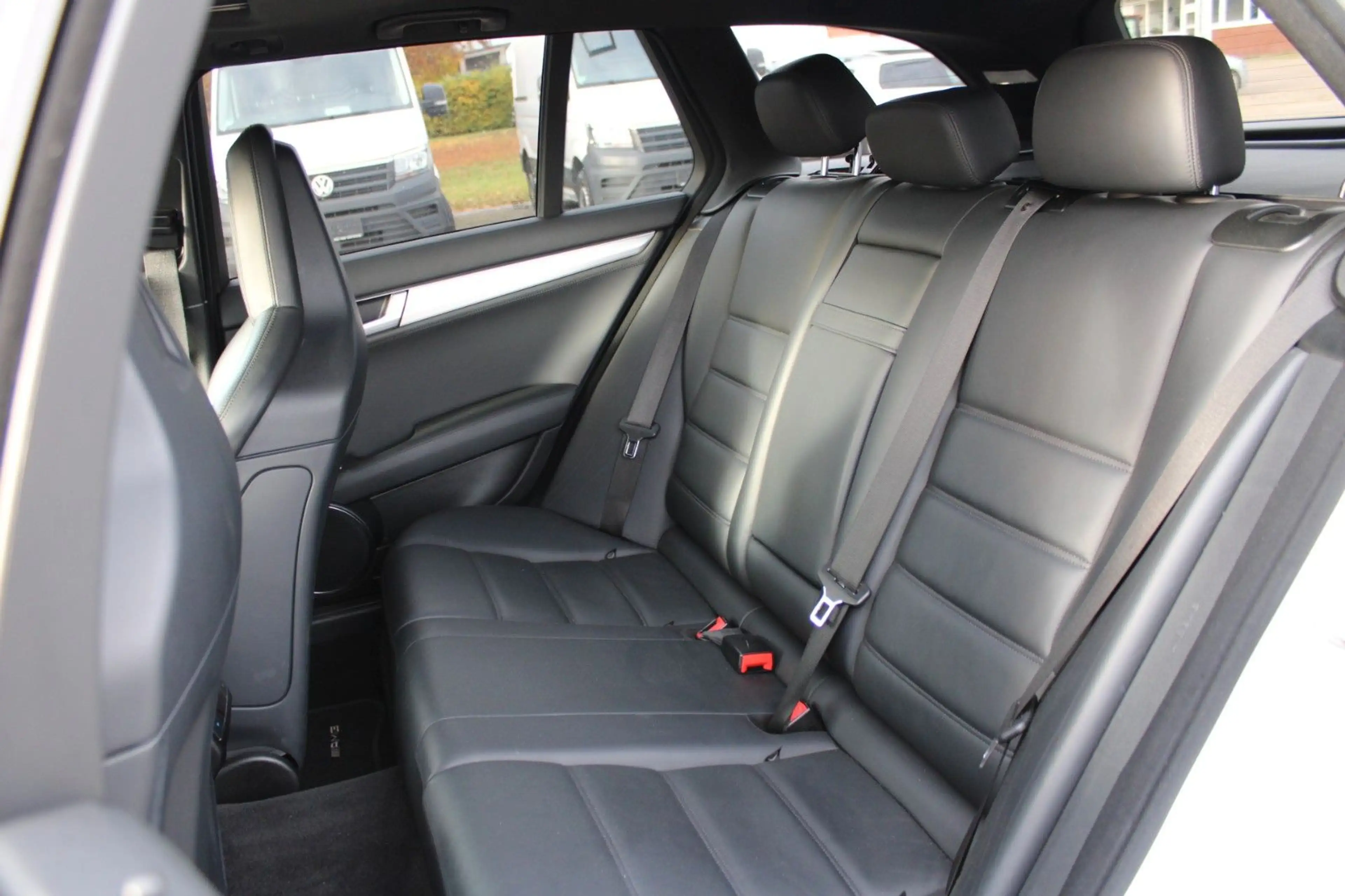 Mercedes-Benz C 63 AMG — photo 10