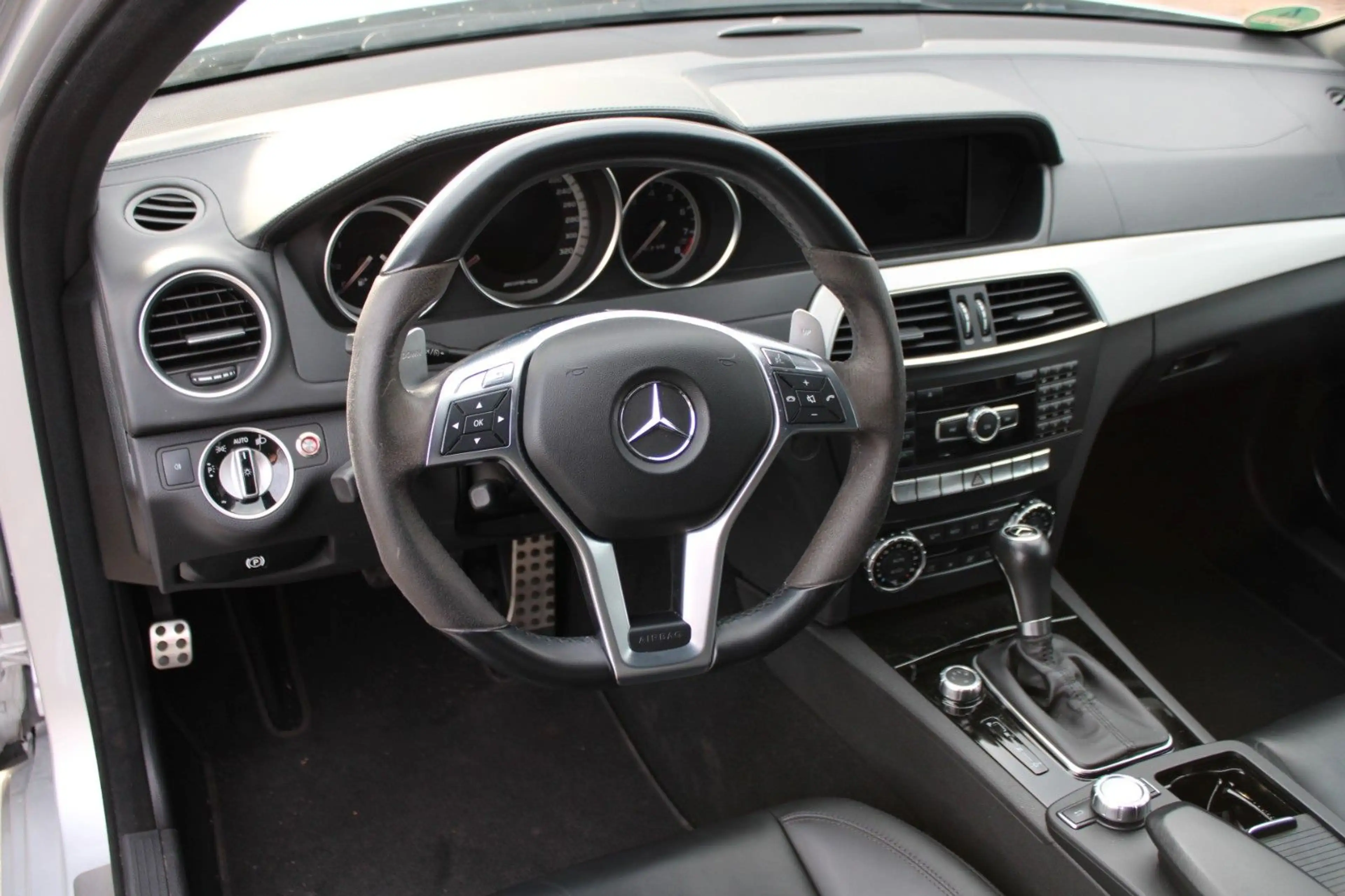 Mercedes-Benz C 63 AMG — photo 6