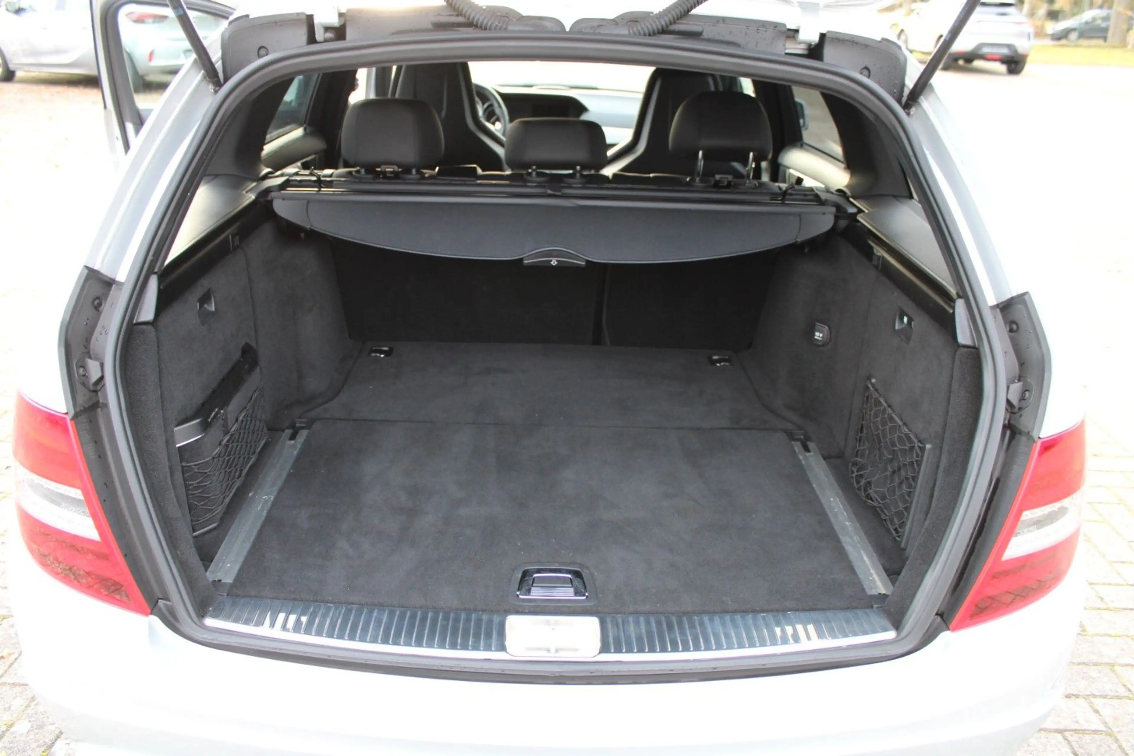 Mercedes-Benz C 63 AMG — photo 12