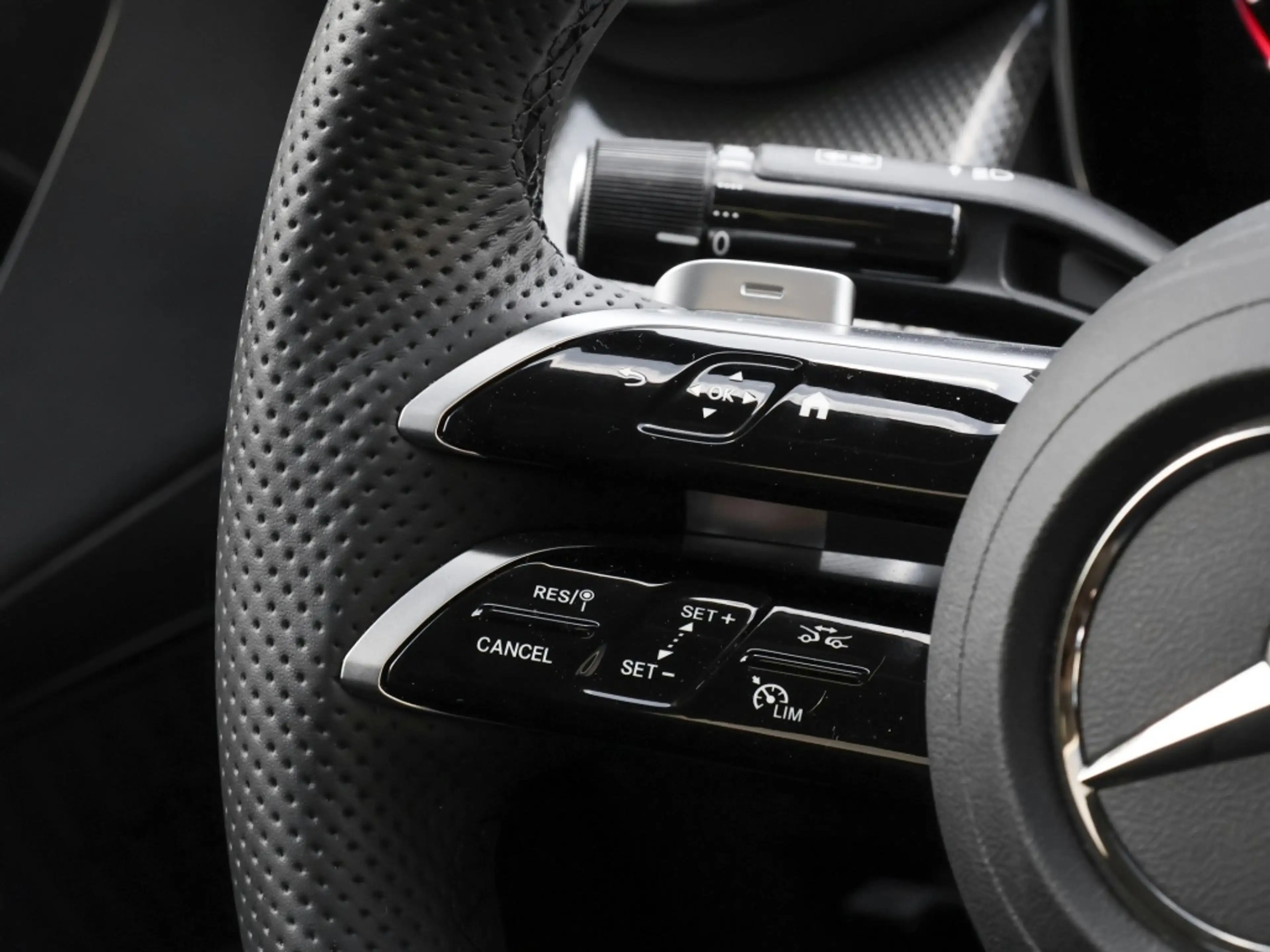 Mercedes-Benz GLC 300 de 4M Cp AMG-Sport/Pano/AHK/Night/360/20 — photo 12