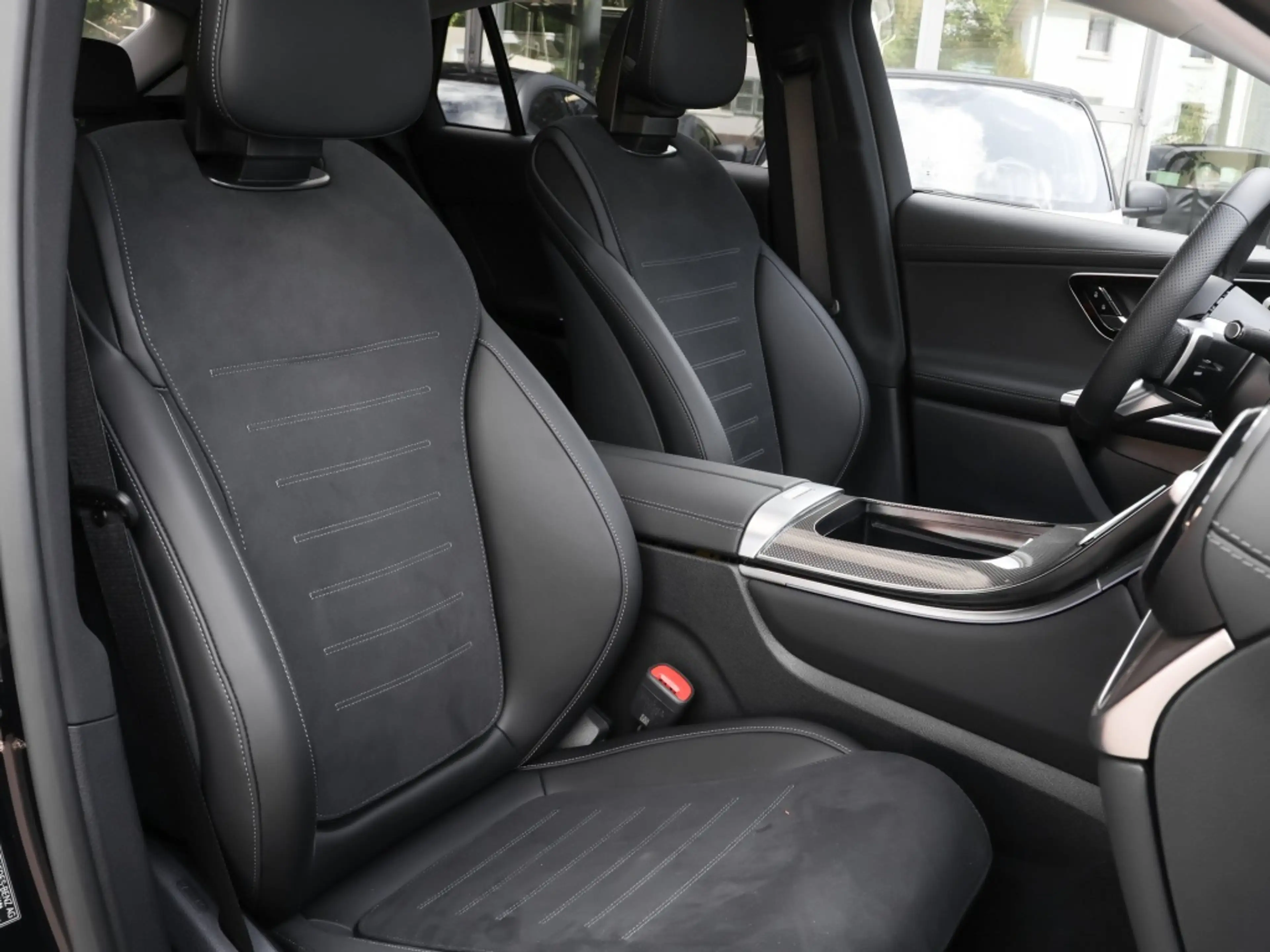 Mercedes-Benz GLC 300 de 4M Cp AMG-Sport/Pano/AHK/Night/360/20 — photo 7