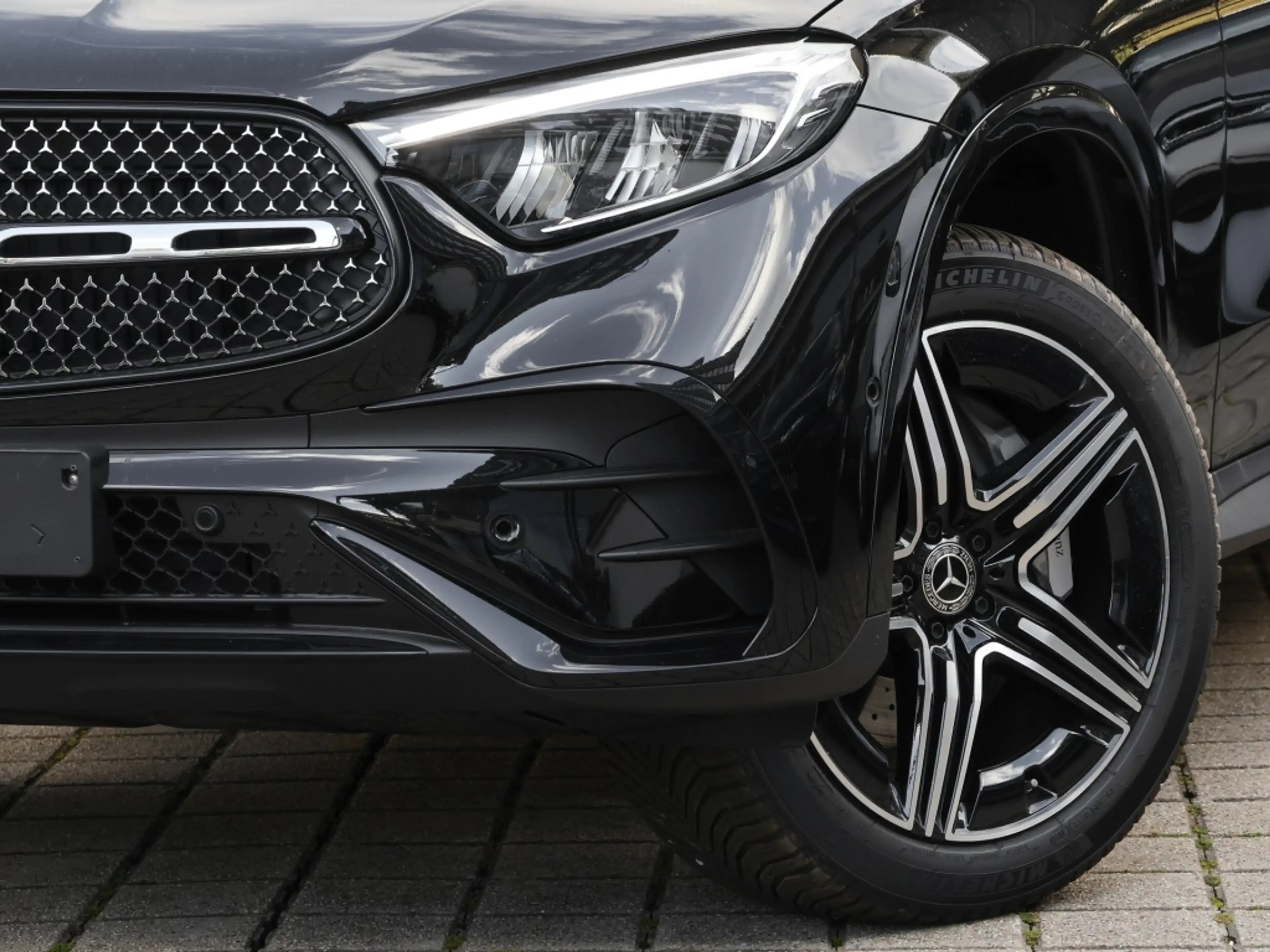 Mercedes-Benz GLC 300 de 4M Cp AMG-Sport/Pano/AHK/Night/360/20 — photo 6