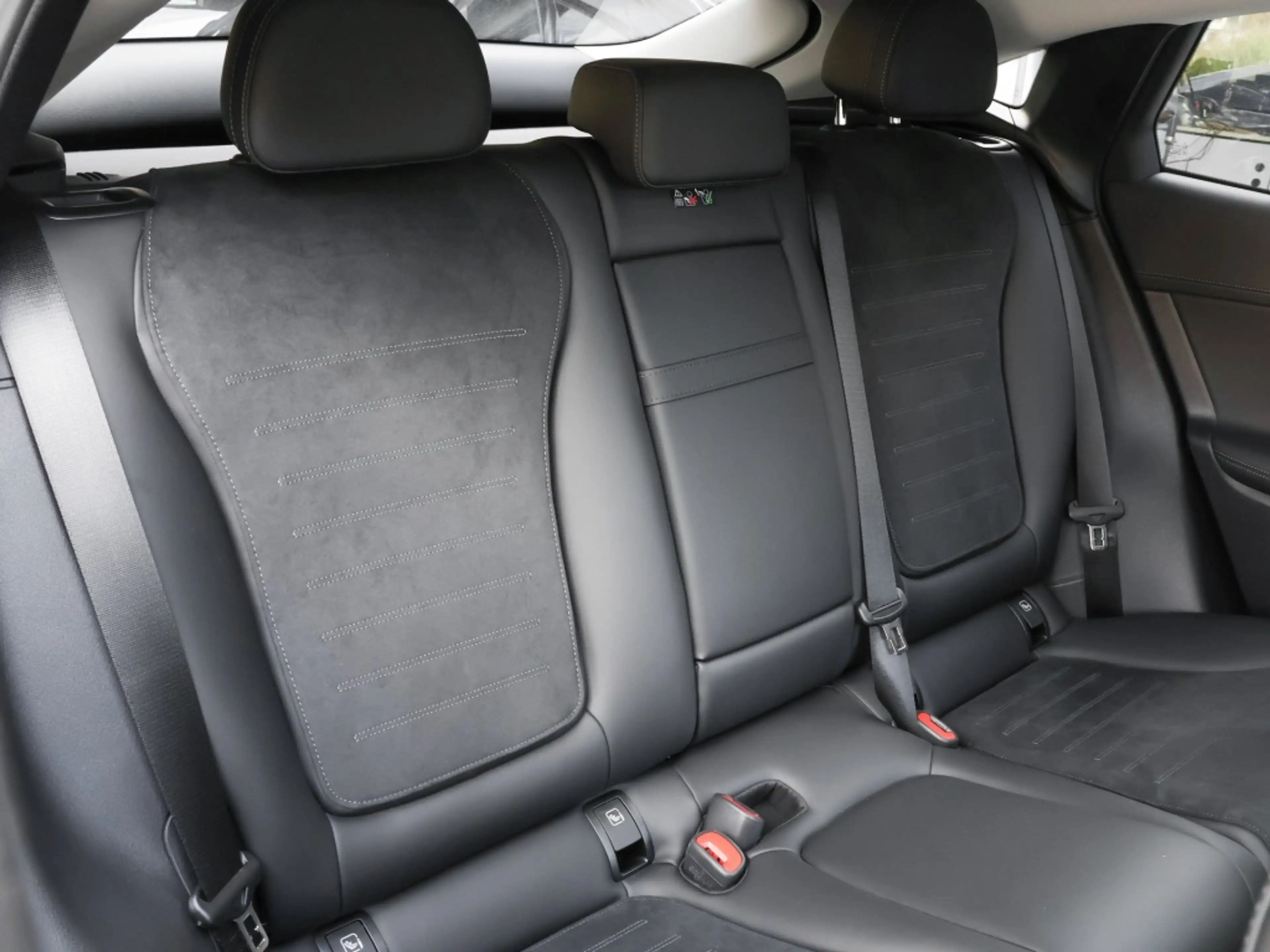 Mercedes-Benz GLC 300 de 4M Cp AMG-Sport/Pano/AHK/Night/360/20 — photo 5